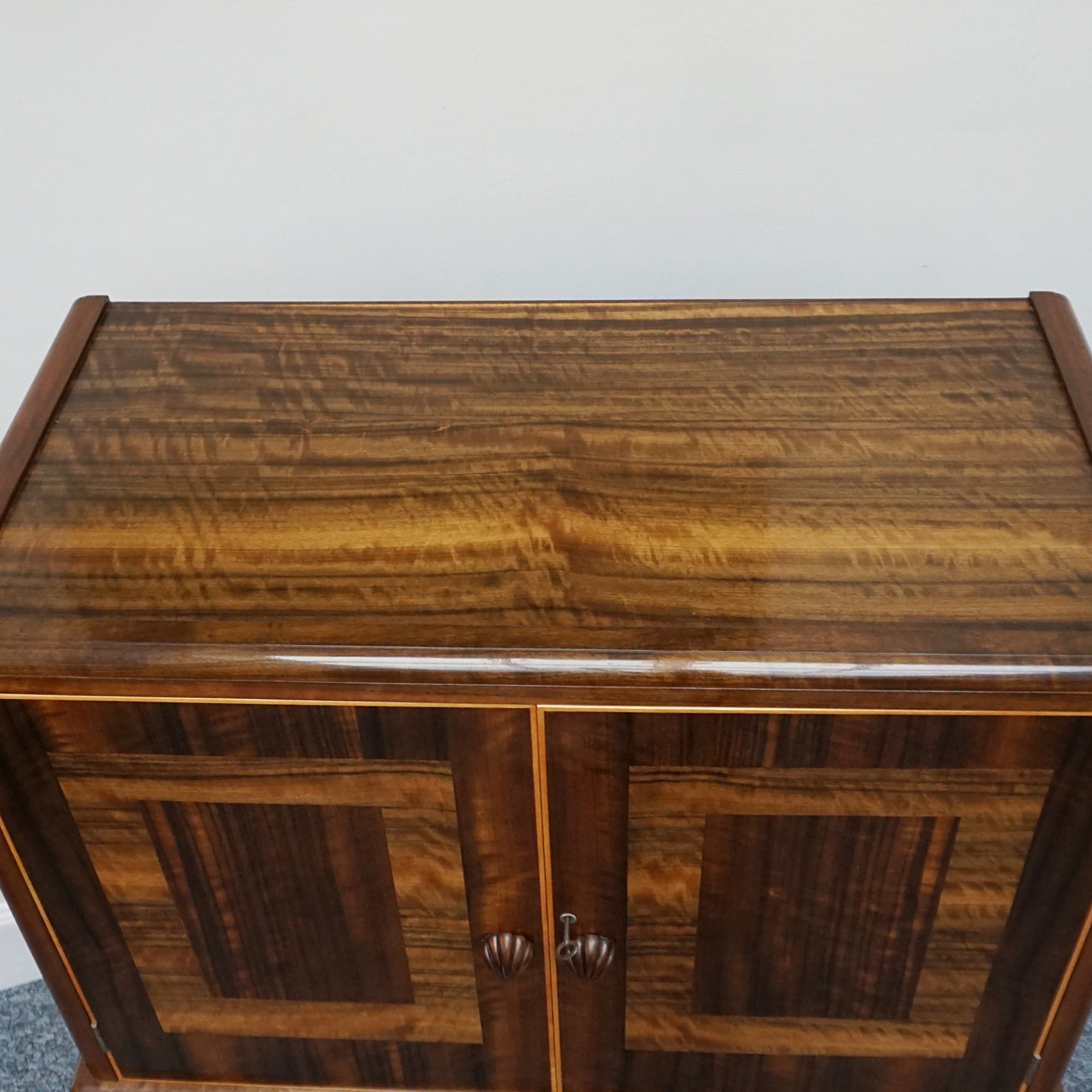 Art Deco Linen Press by Betty Joel. Original Shell Handles, Macassar Ebony eith Walnut. 1930s Dresser - Jeroen Markies Art Deco