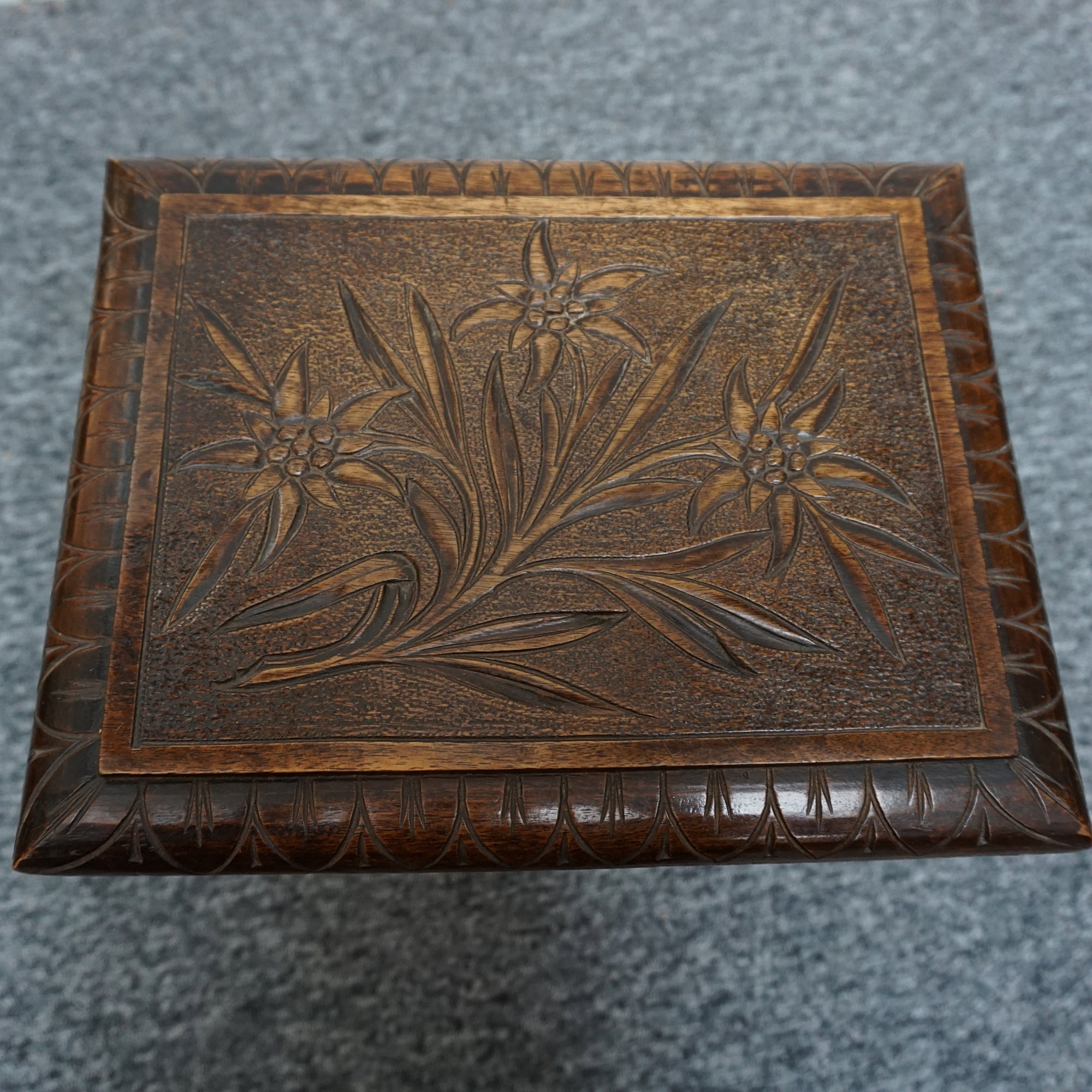 Black Forest Bear Original Piano Stool - Jeroen Markies Art Deco