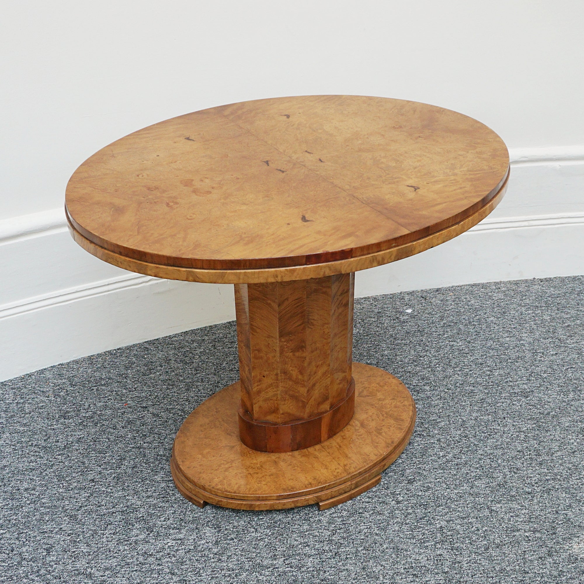 Art Deco centre table in burr walnut and elm by Harry & Lou Epstein - Jeroen Markies Art Deco