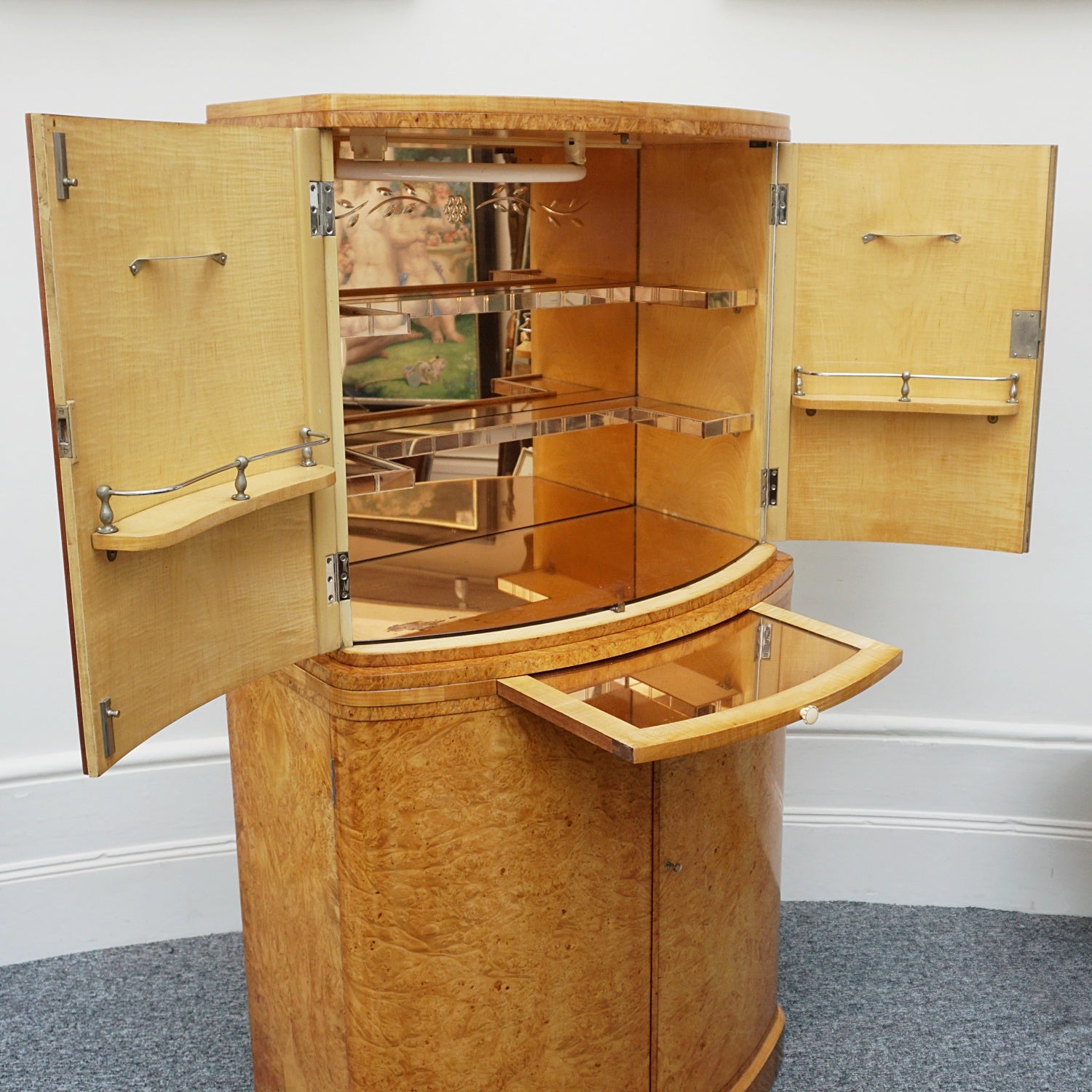 Original English Art Deco Drinks Cabinet by Harry.& Lou Epstein - Jeroen Markies Art Deco