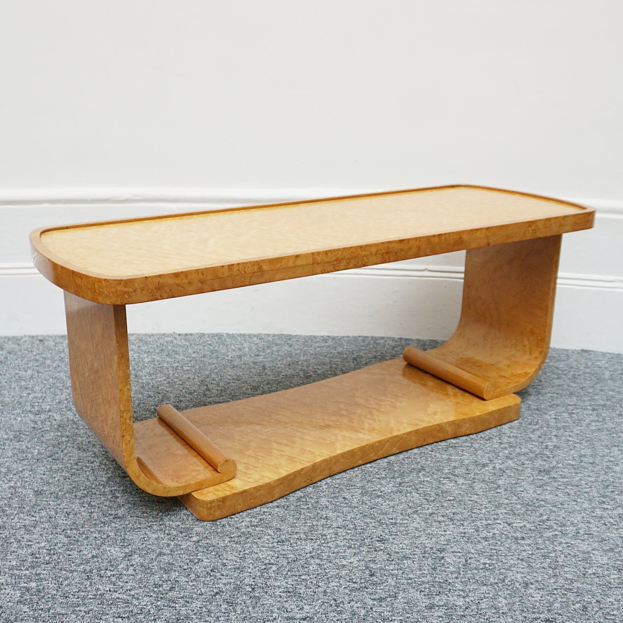 Art Deco Birdseye Maple coffee table. 1930s Coffee table. Harry & Lou Epstein - Jeroen Markies Art Deco