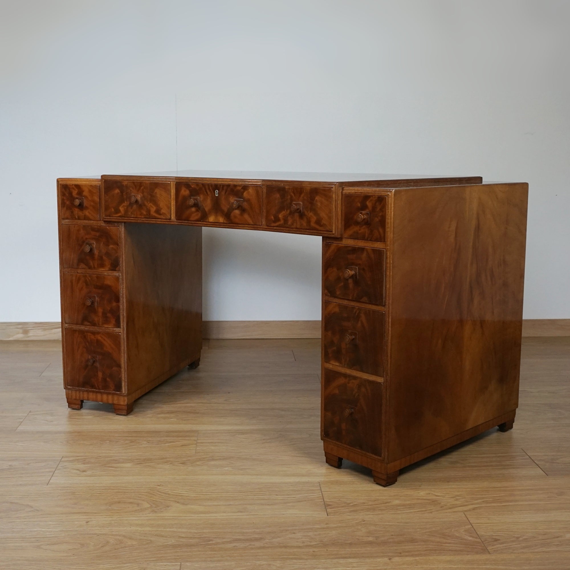 Superb Flame Mahogany Veneered Desk by Heal's of London - Jeroen Markies Art Deco