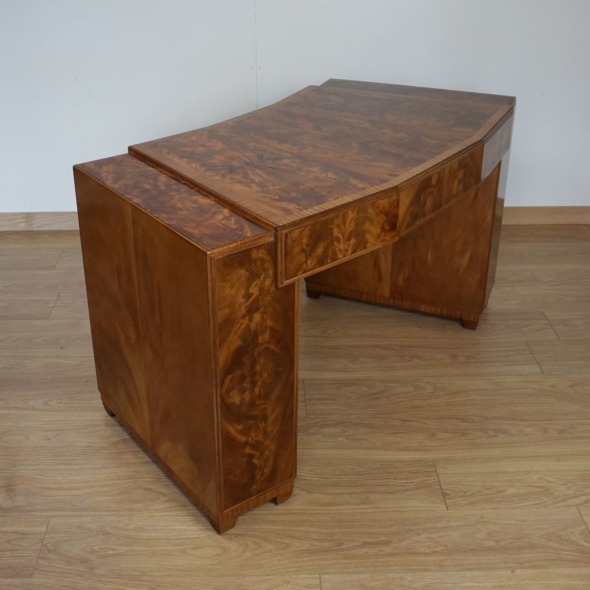 Superb Flame Mahogany Veneered Desk by Heal's of London - Jeroen Markies Art Deco