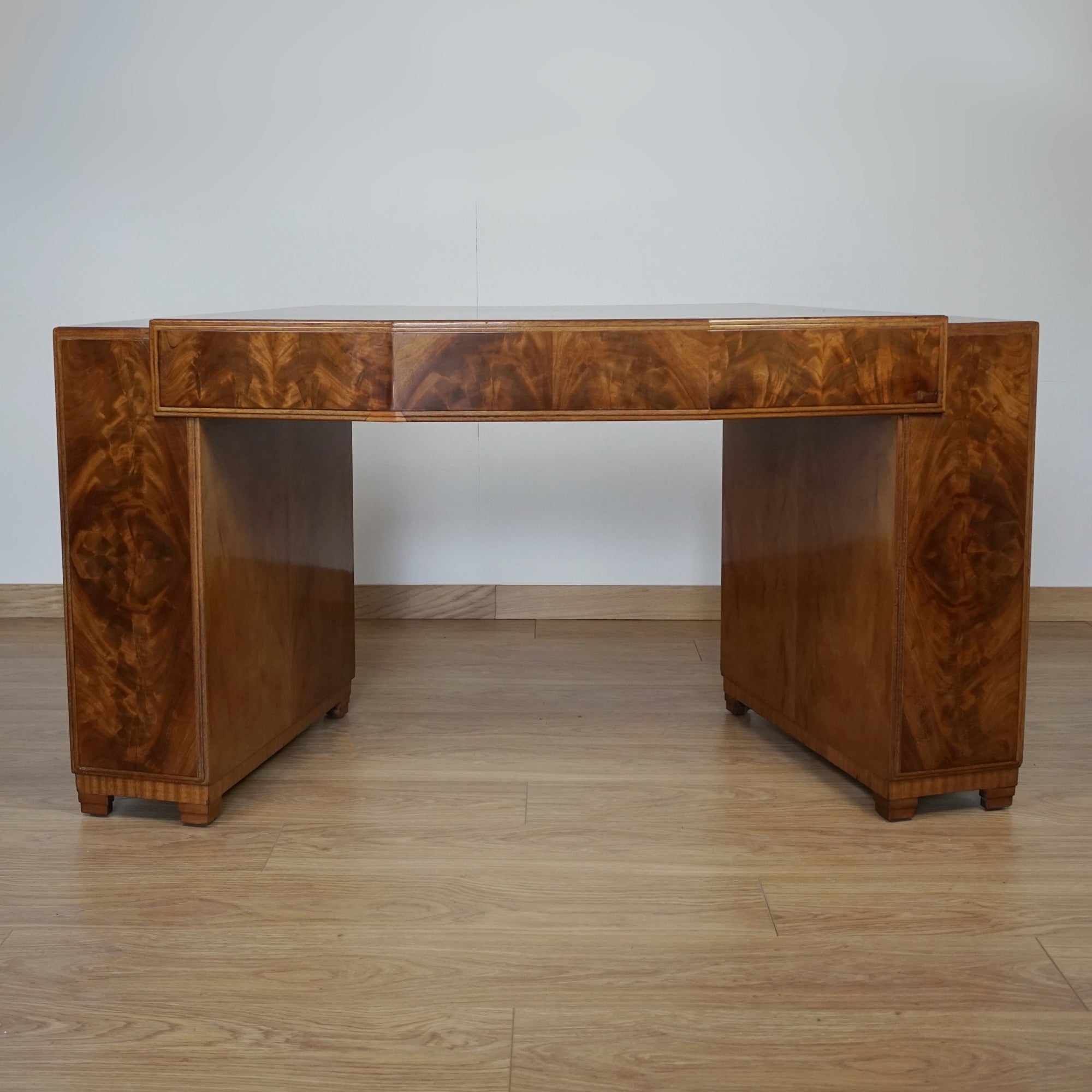 Superb Flame Mahogany Veneered Desk by Heal's of London - Jeroen Markies Art Deco
