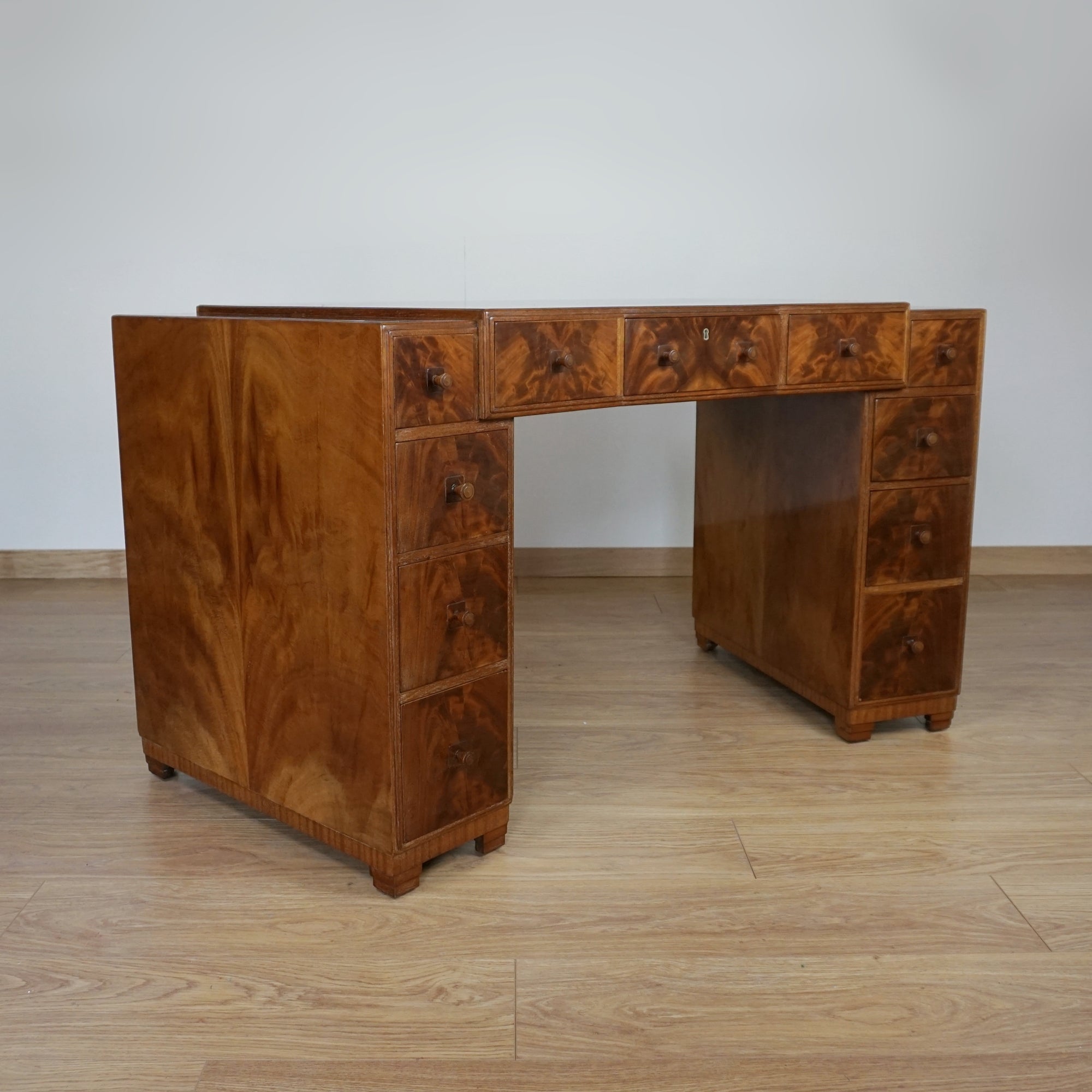 Superb Flame Mahogany Veneered Desk by Heal's of London - Jeroen Markies Art Deco