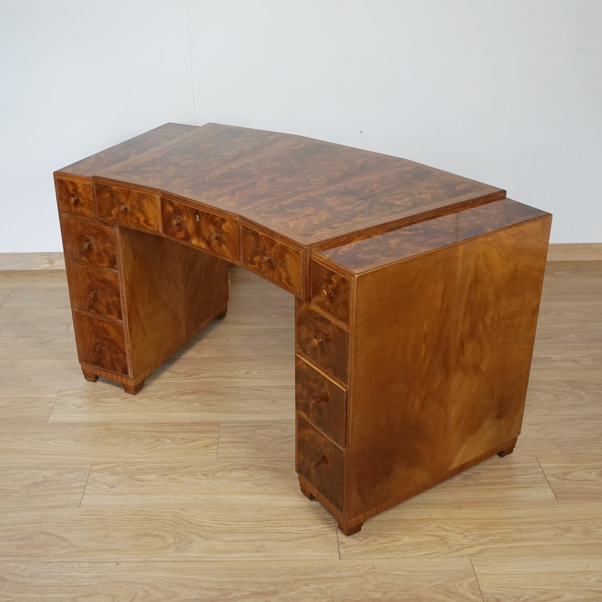 Superb Flame Mahogany Veneered Desk by Heal's of London - Jeroen Markies Art Deco
