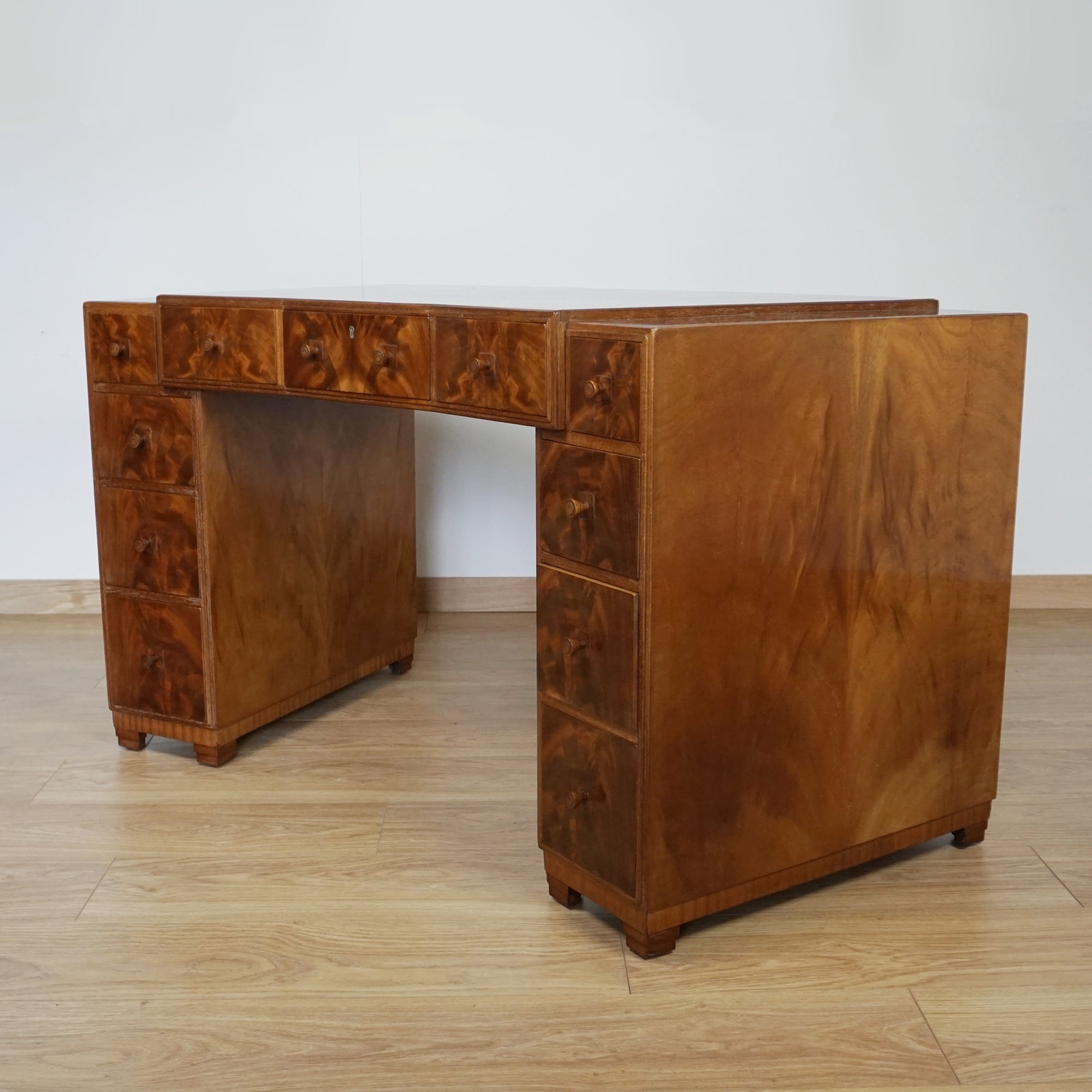 Superb Flame Mahogany Veneered Desk by Heal's of London - Jeroen Markies Art Deco
