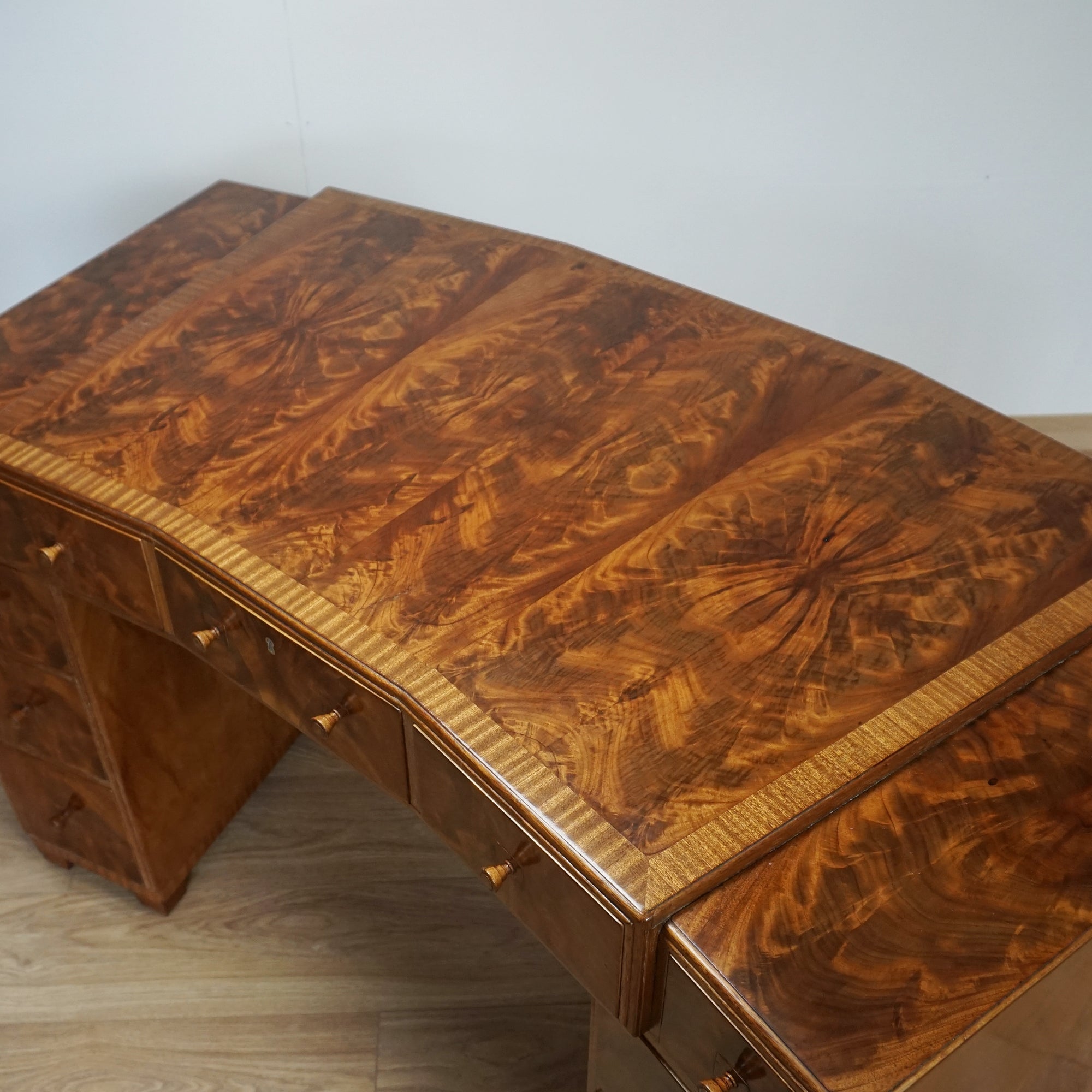 Superb Flame Mahogany Veneered Desk by Heal's of London - Jeroen Markies Art Deco