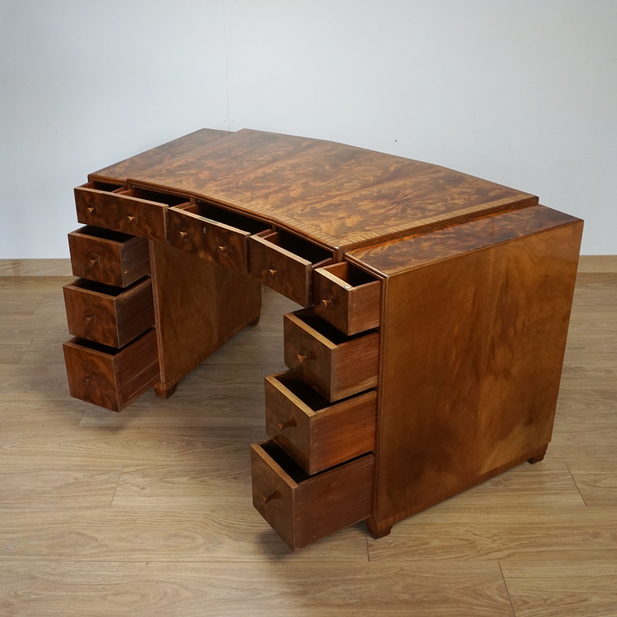 Superb Flame Mahogany Veneered Desk by Heal's of London - Jeroen Markies Art Deco