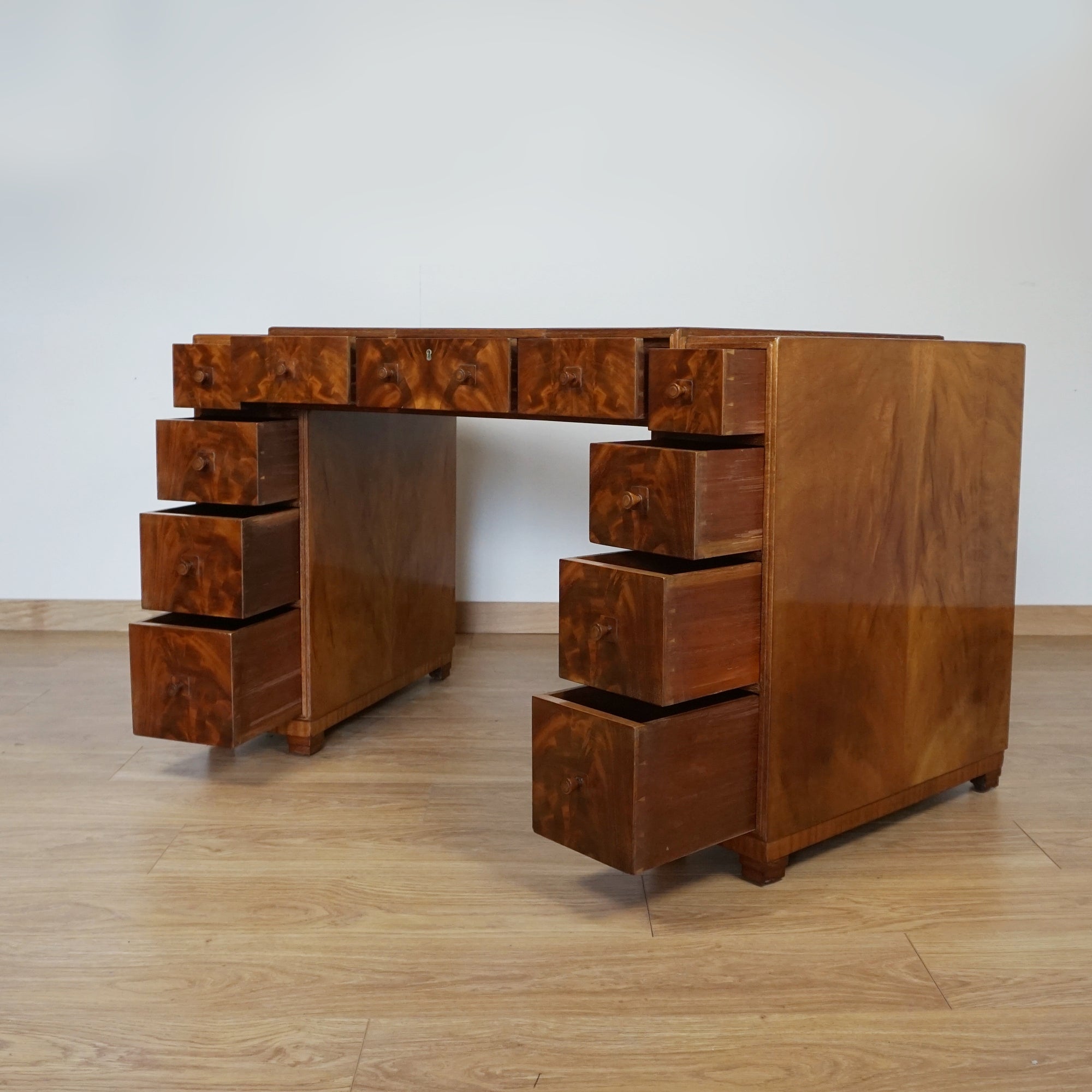 Superb Flame Mahogany Veneered Desk by Heal's of London - Jeroen Markies Art Deco