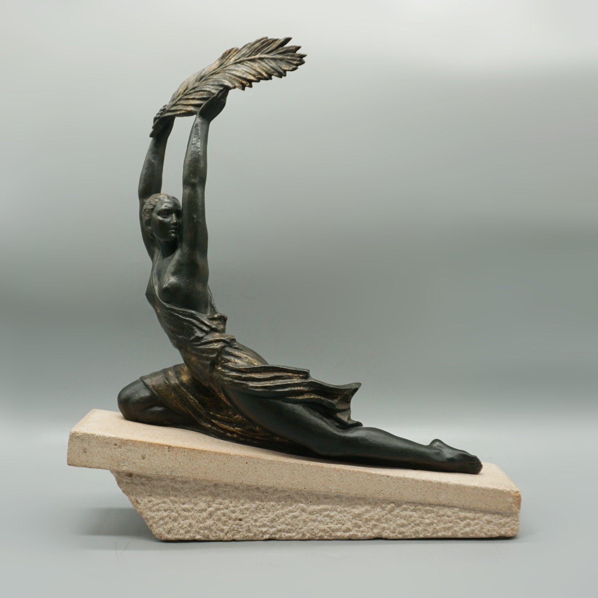 Pierre Le Faguays 'Triomphe' Art Deco Bronze Sculpture - Jeroen Markies Art Deco