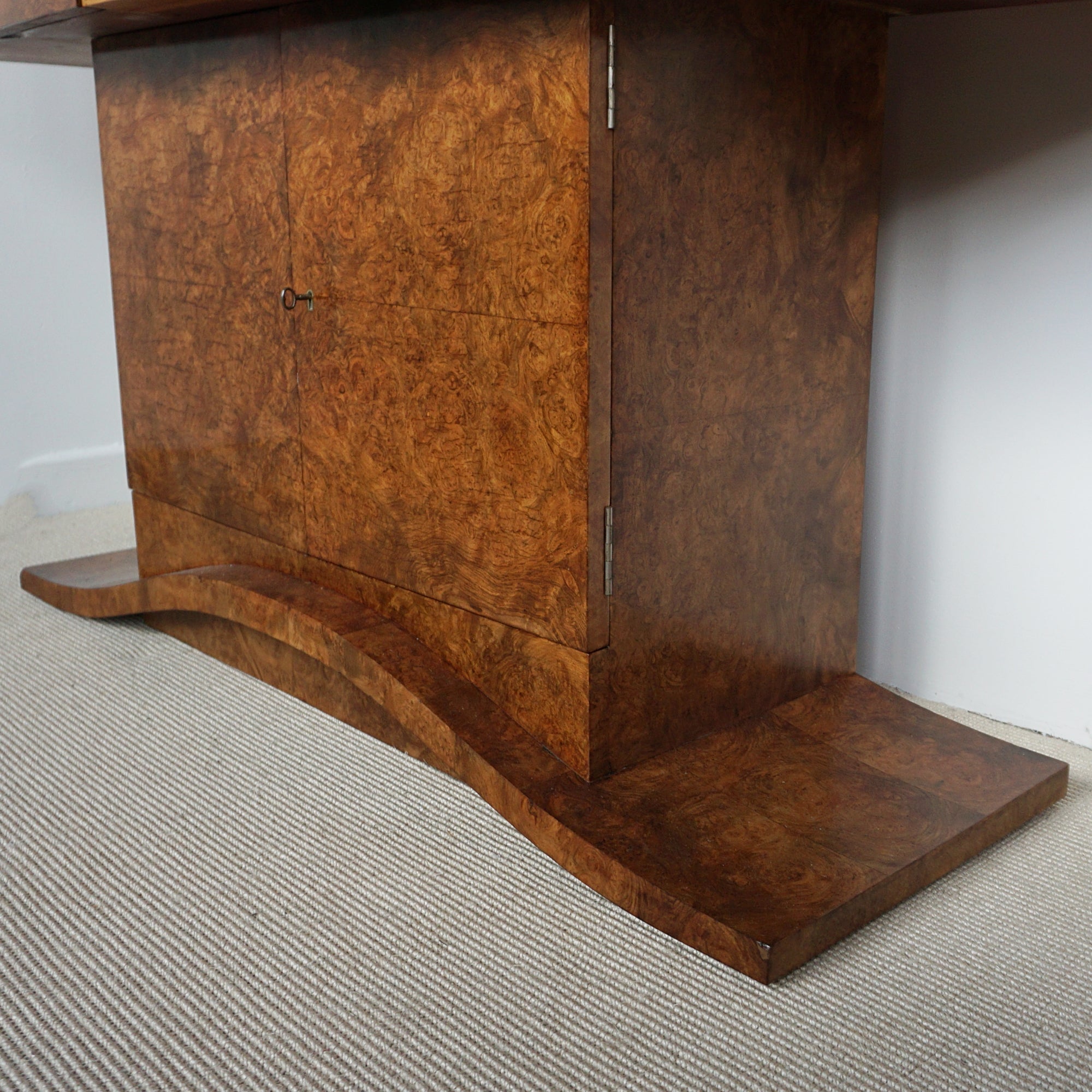 Burr Walnut Console Table by Hille. 1930's English furniture- Jeroen Markies Art Deco