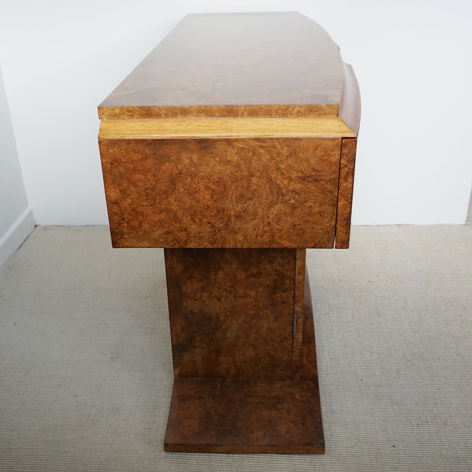 Burr Walnut Console Table by Hille. 1930's English furniture- Jeroen Markies Art Deco