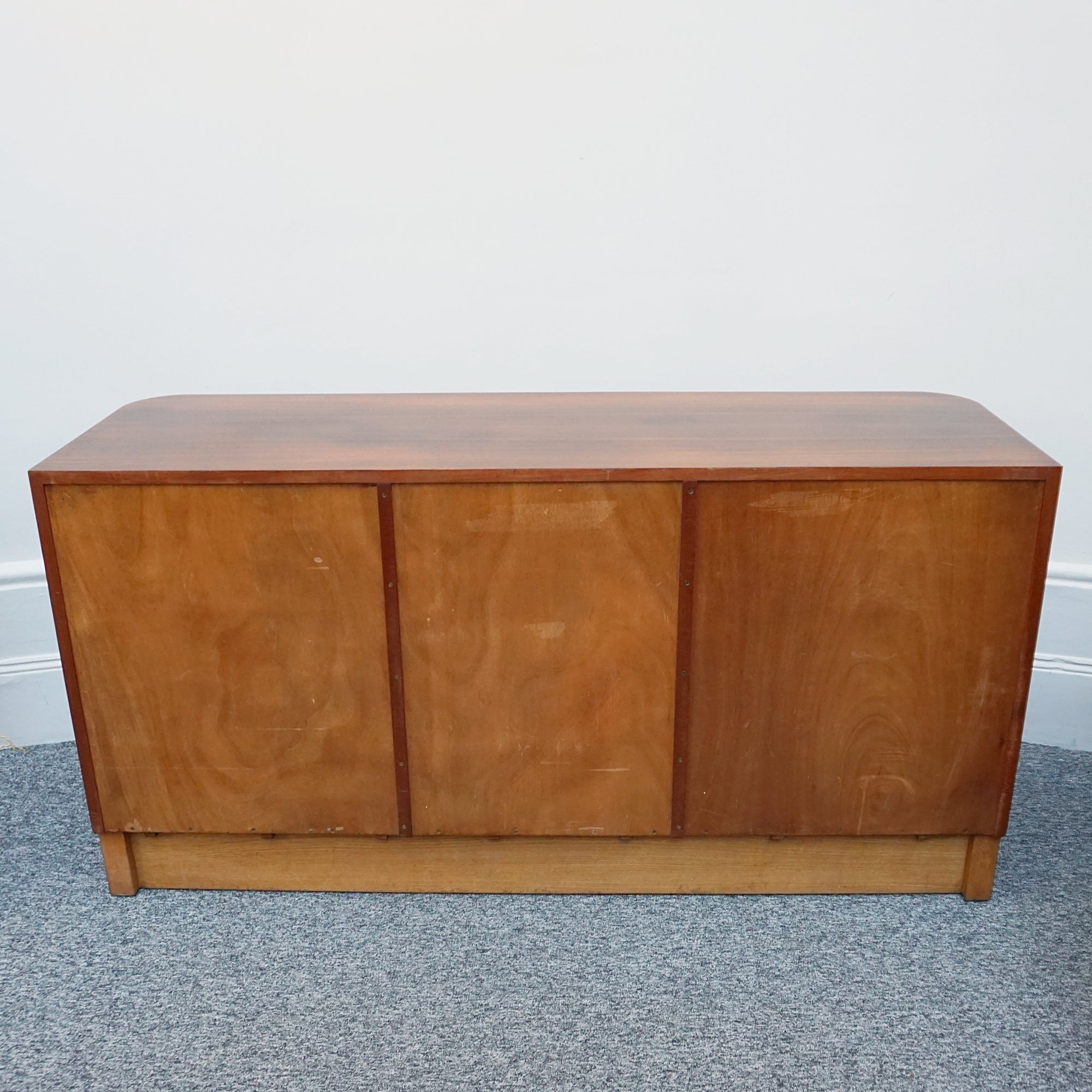 ARt Deco Sideboard by Gordon and Russell. 1930s sideboard. elm wood sideboard. original art deco furniture - Jeroen Markies Art Deco
