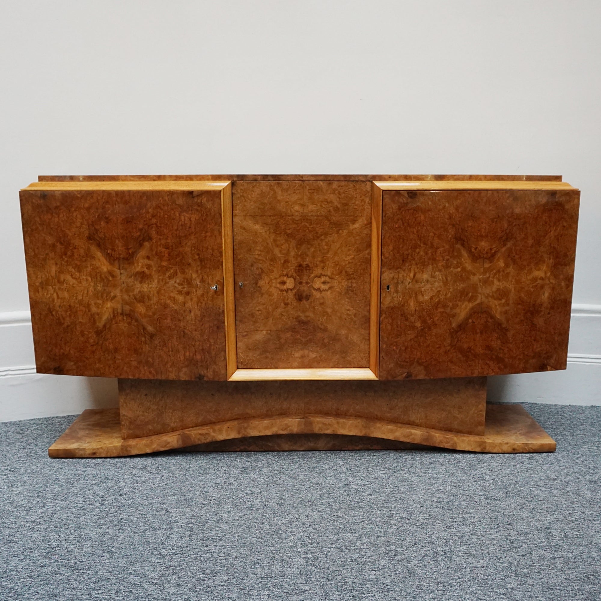 Art Deco 1930's Hille Designer Side Board in Burr Walnut - Jeroen Markies Art Deco