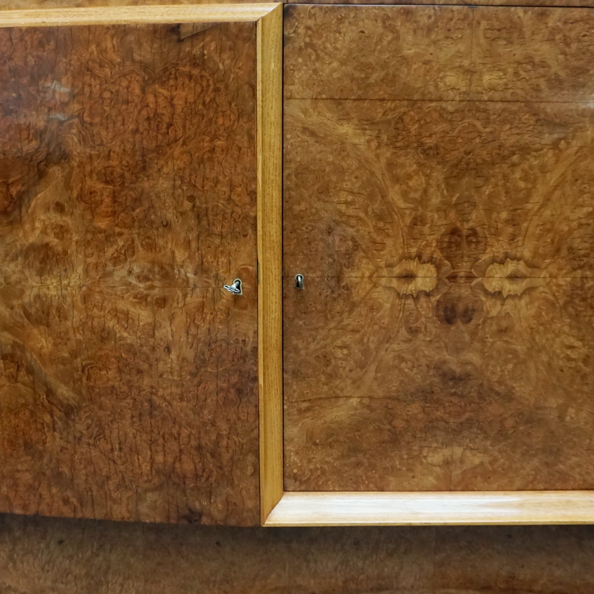 Art Deco 1930's Hille Designer Side Board in Burr Walnut - Jeroen Markies Art Deco