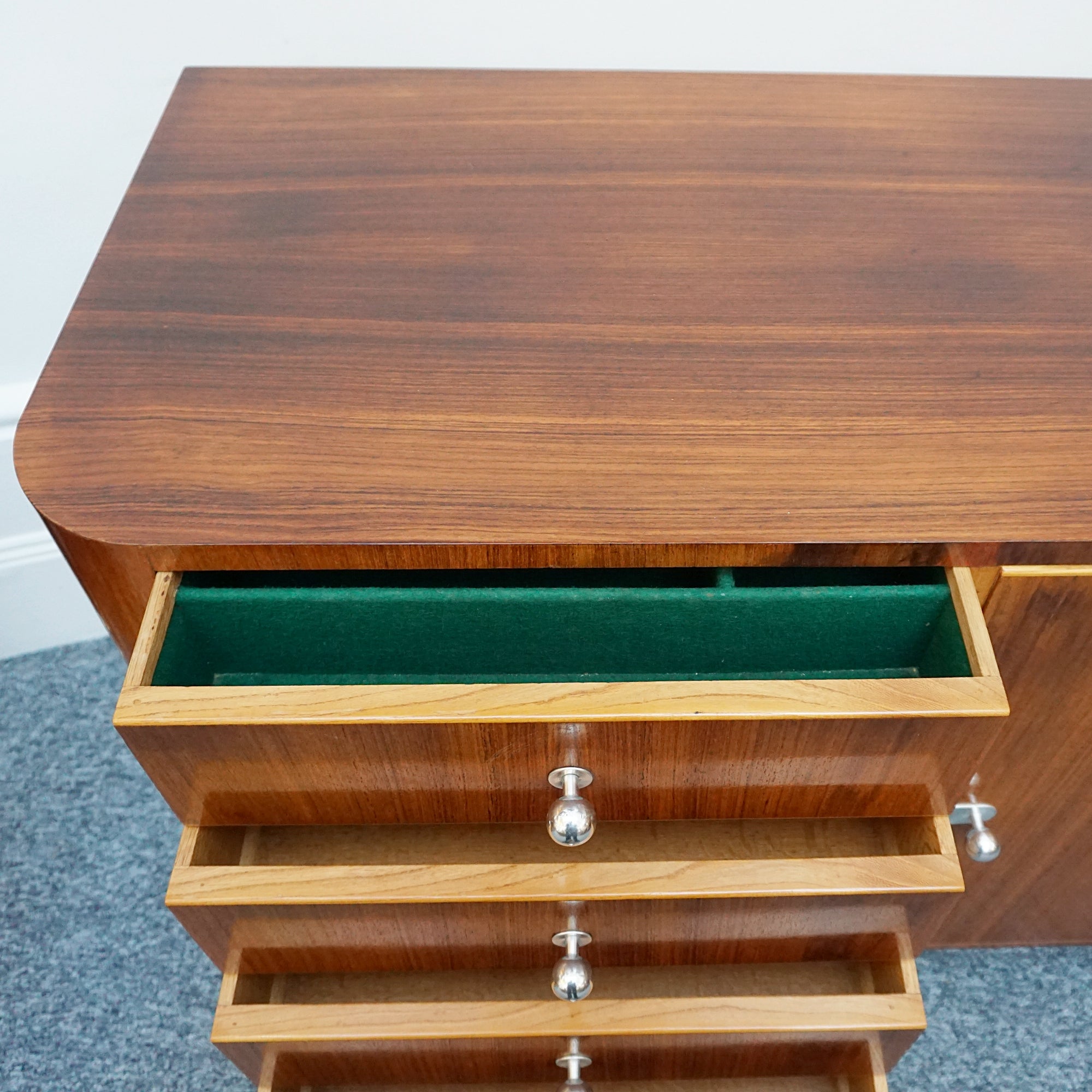 ARt Deco Sideboard by Gordon and Russell. 1930s sideboard. elm wood sideboard. original art deco furniture - Jeroen Markies Art Deco