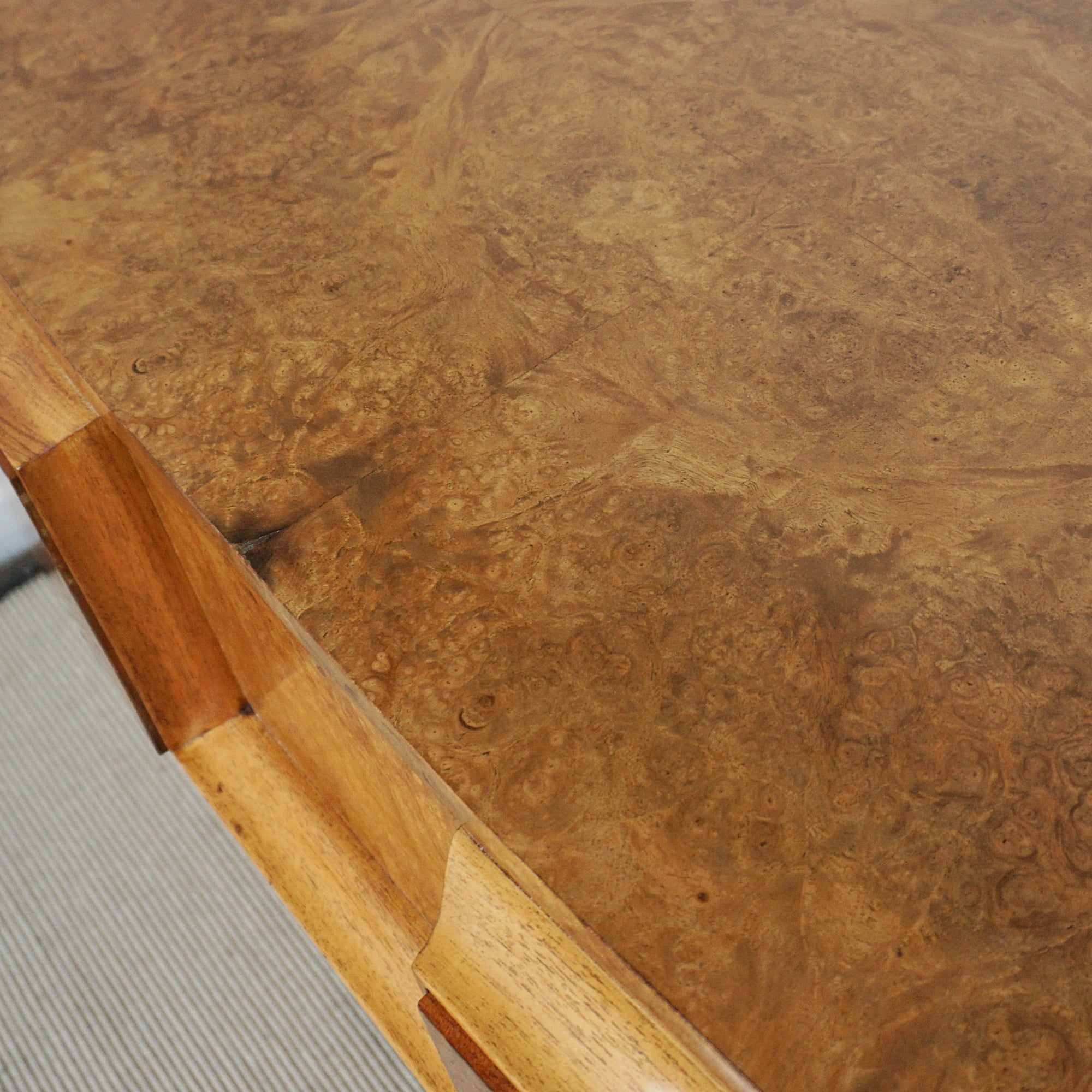 Burr Walnut Console Table by Hille. 1930's English furniture- Jeroen Markies Art Deco