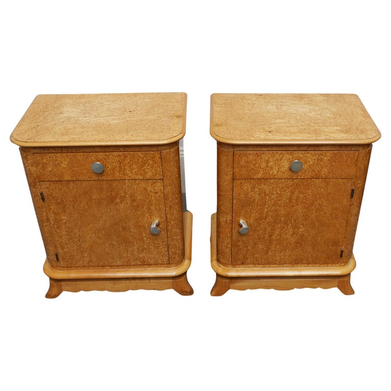 A pair of Art Deco bedside tables. karelian birch, shell design, French curved top table. - Jeroen Markies Art Deco