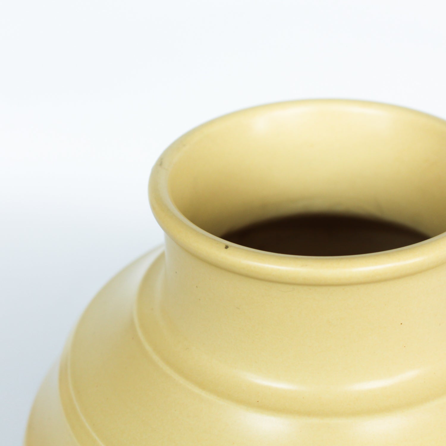 A Keith Murray design vase for wedgewood , sometimes known as football vase with deep horizontal ribs in a cream glaze. Full signature underneath at Jeroen Markies.