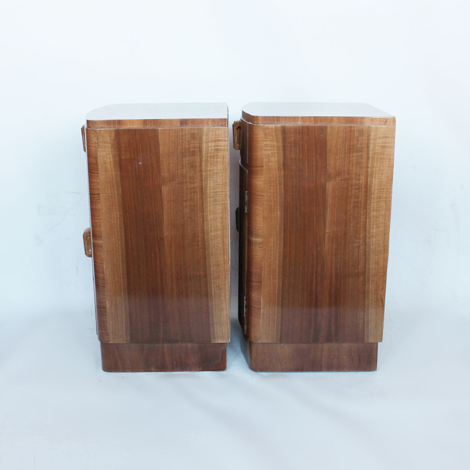 Art Deco bedside cabinet in walnut veneers at Jeroen Markies