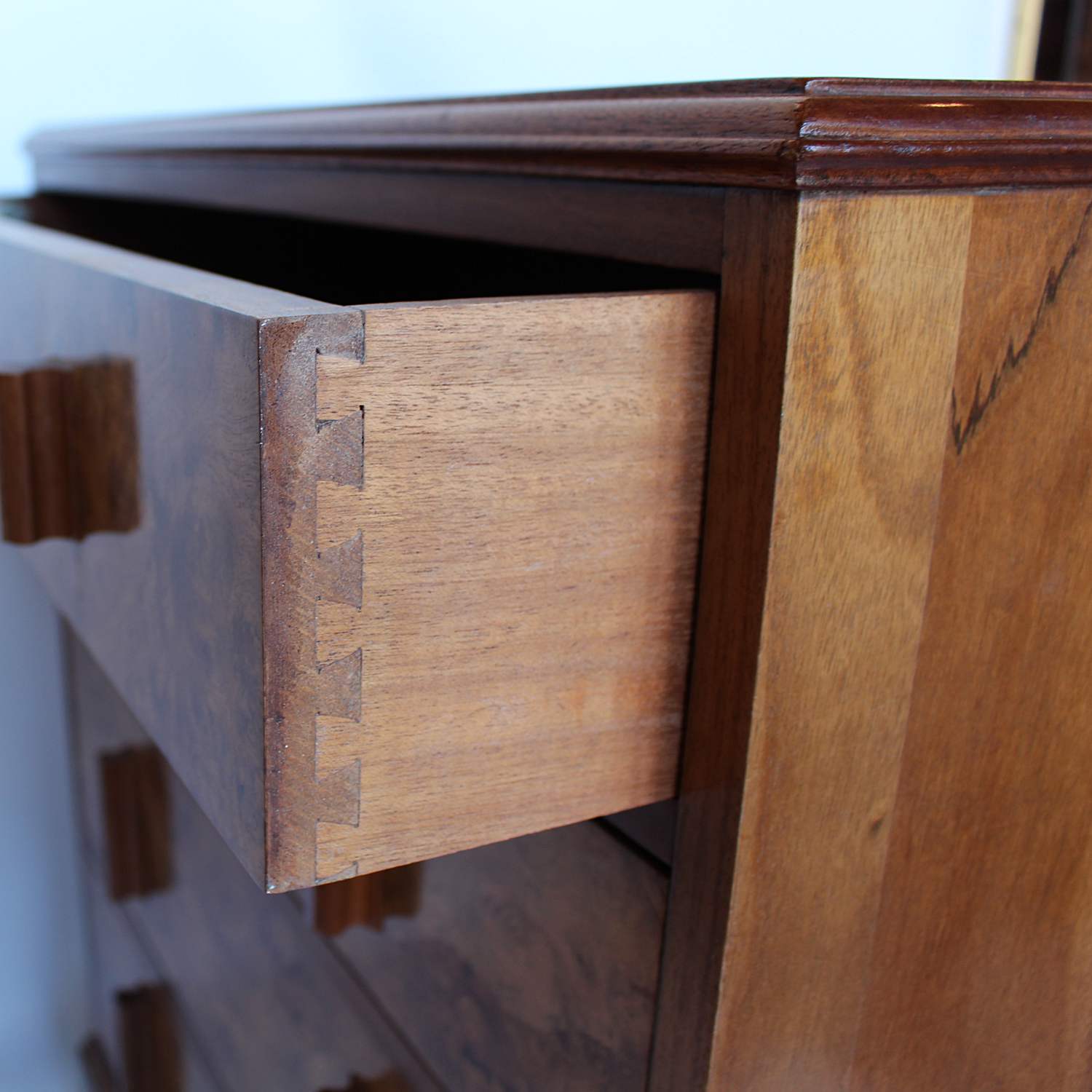 Art deco chest of drawers by Waring & Gillow at Jeroen Markies