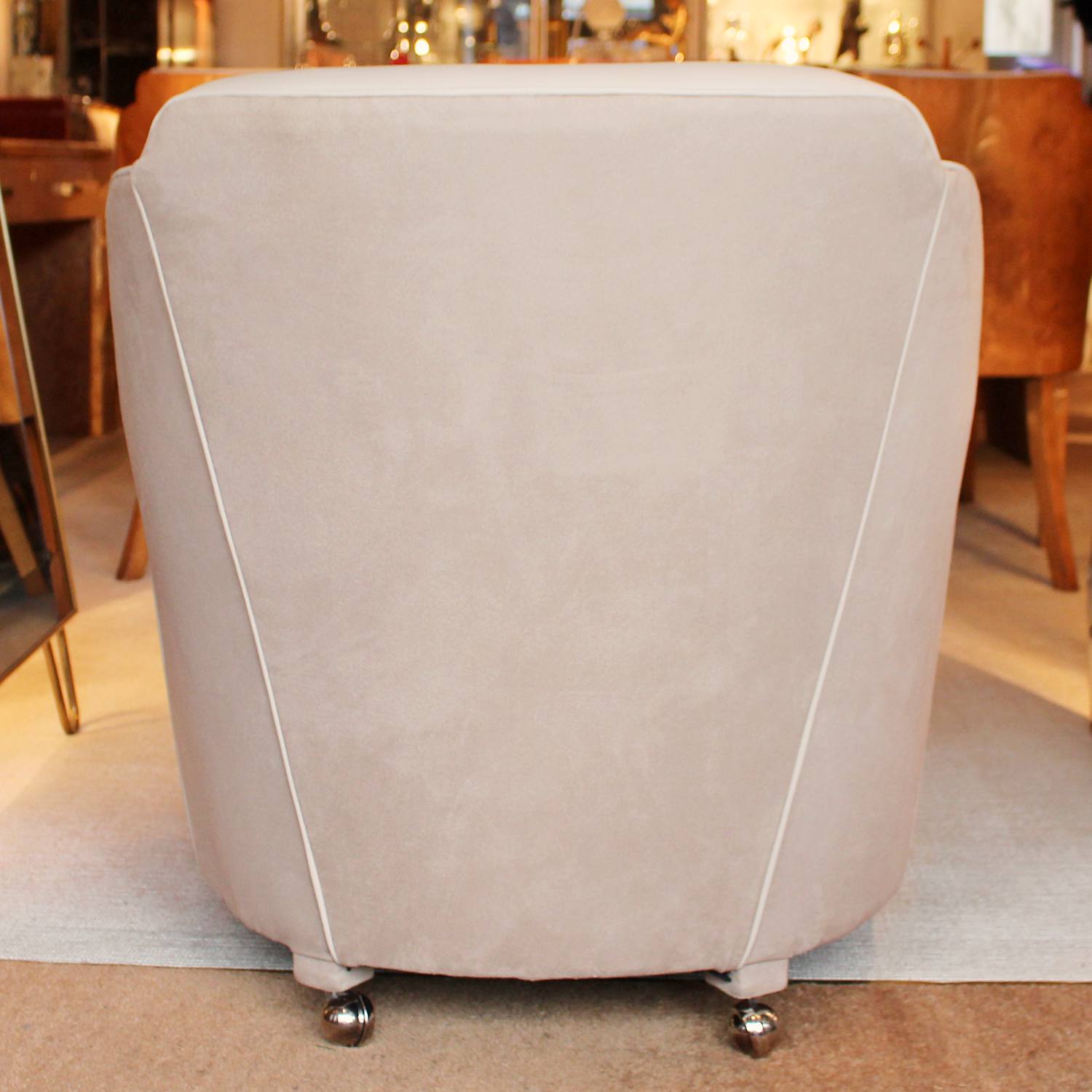 A pair of Art Deco cloud chairs by Harry & Lou Epstein at Jeroen Markies