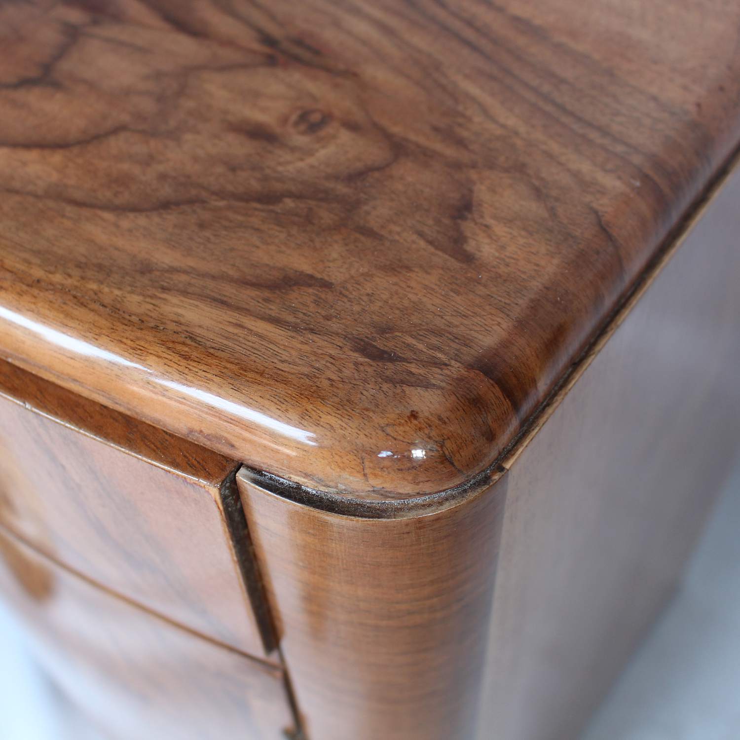 Classic Art Deco bedside cabinets in walnut at Jeroen Markies