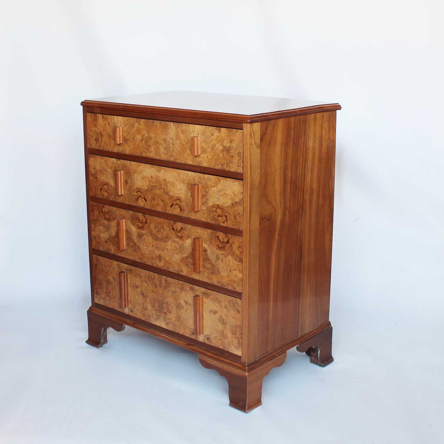 Art deco chest of drawers by Waring & Gillow at Jeroen Markies