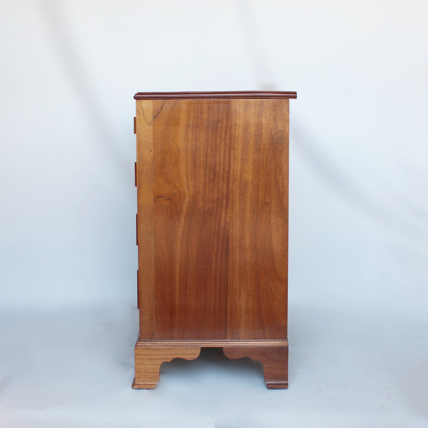 Art deco chest of drawers by Waring & Gillow at Jeroen Markies