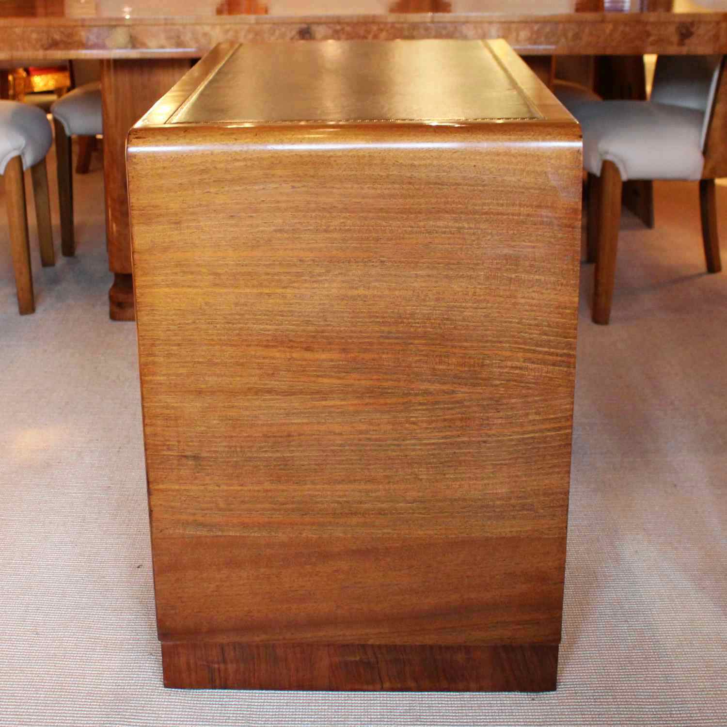 Art deco writing desk by Hamptons of London in burr walnut with leather top at Jeroen Markies