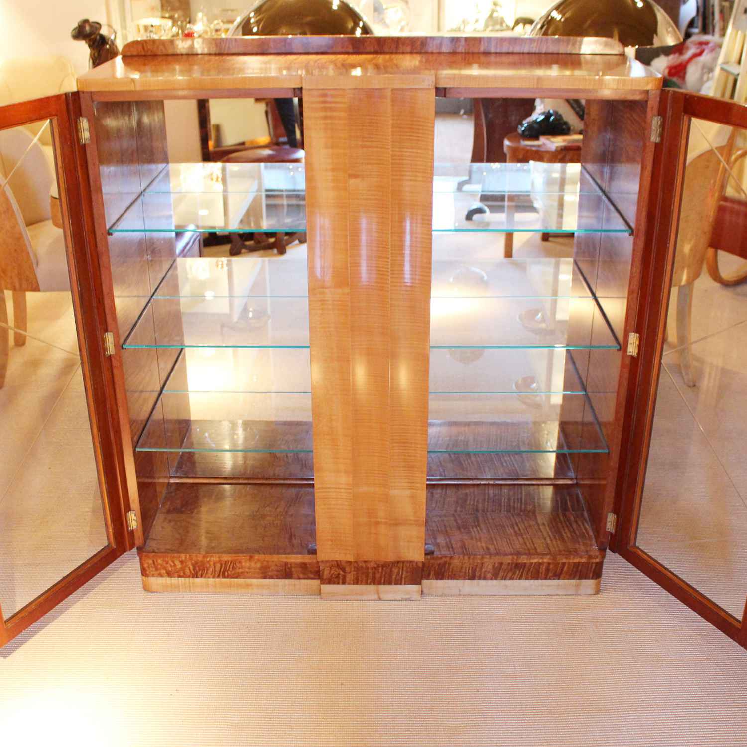 Epstein Art Deco display cabinet with fluted front at Jeroen Markies