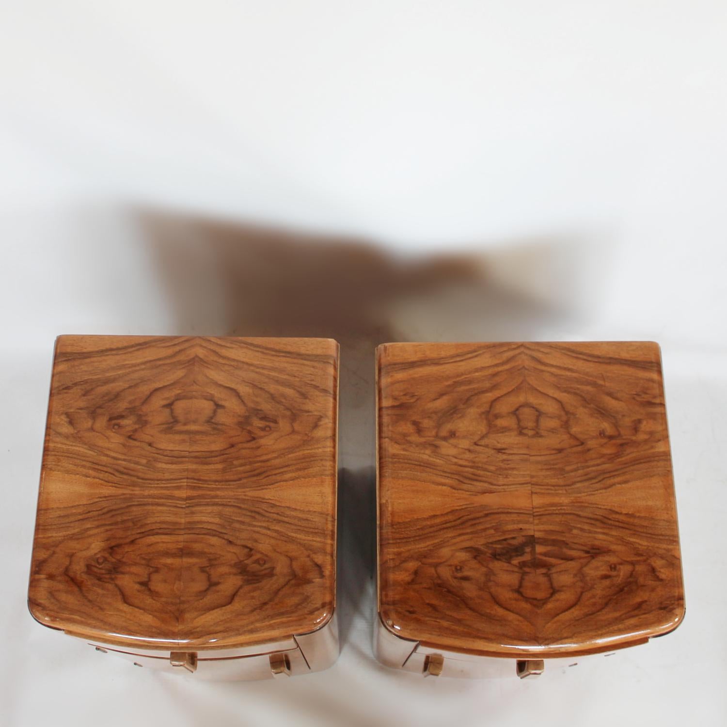 Classic Art Deco bedside cabinets in walnut at Jeroen Markies