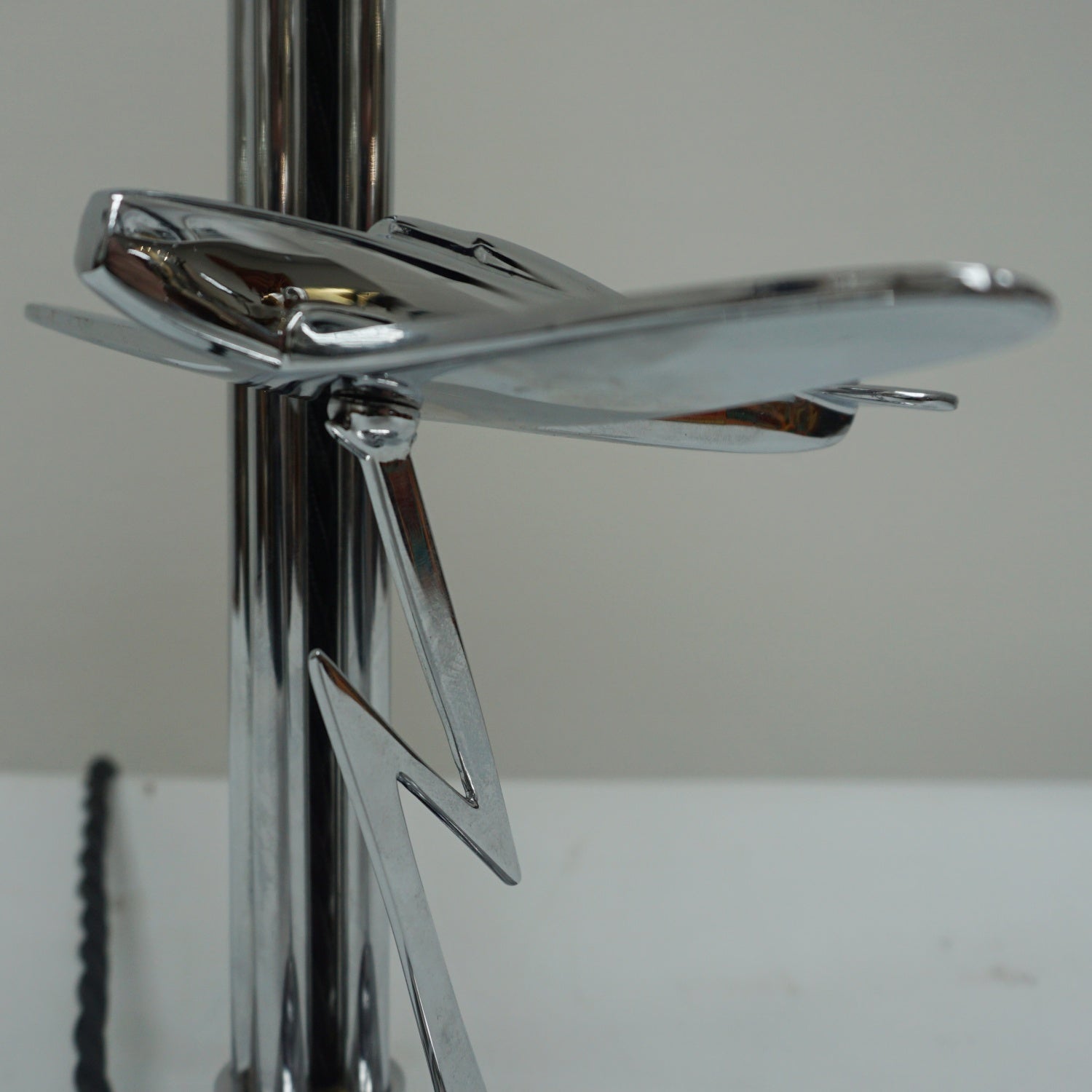 Art Deco Aviation Chromed Metal Table Light with Mounted Aeroplane - Jeroen Markies Art Deco