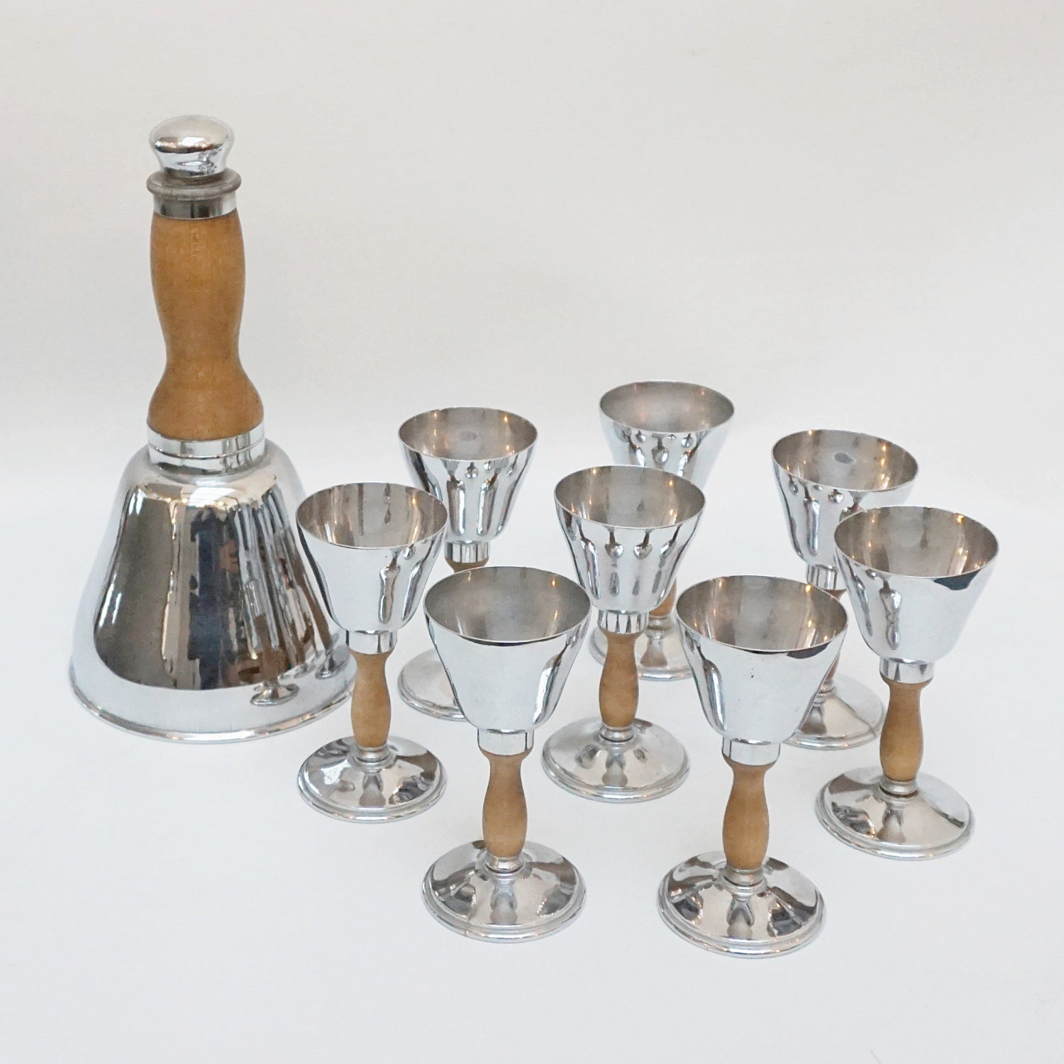 Vintage Art Deco Cocktail Shaker 1930's and Eight Beakers Original Matching - Jeroen Markies Art Deco