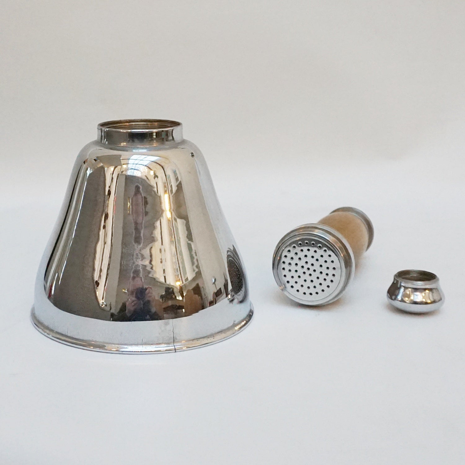 Vintage Art Deco Cocktail Shaker 1930's and Eight Beakers Original Matching - Jeroen Markies Art Deco