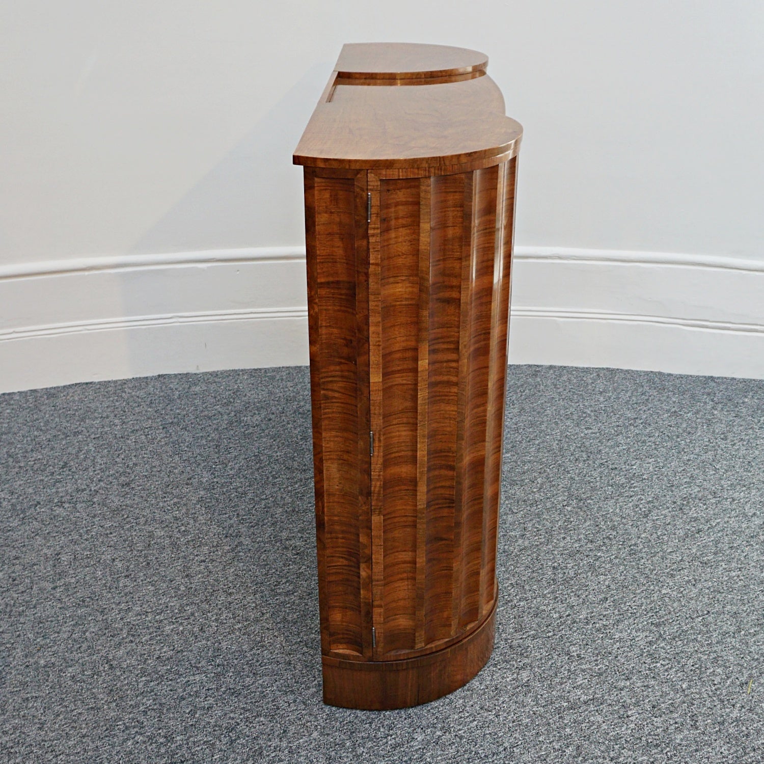 Art Deco Cabinet by Harry & Lou Epstein Circa 1930 - Jeroen Markies Art Deco Furniture