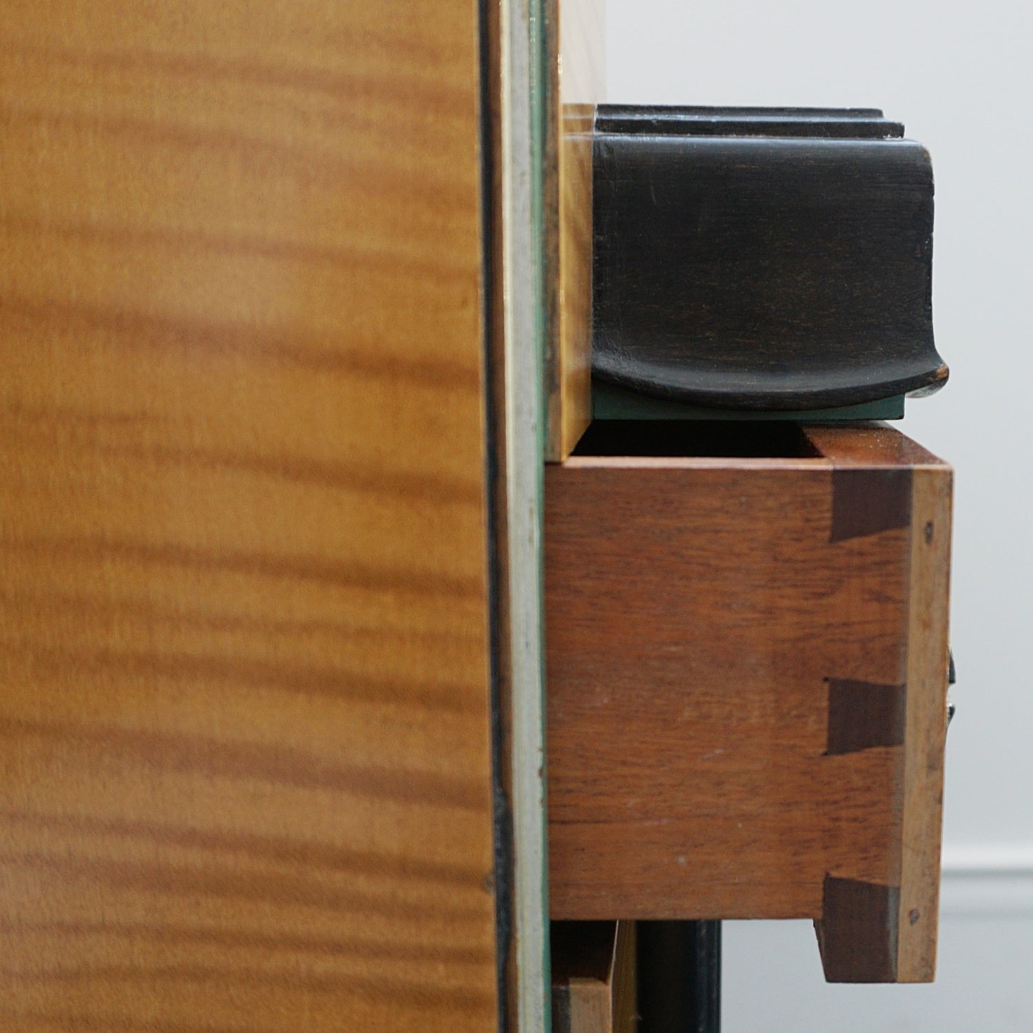 Art Deco Console Table by Serge Ivan Chermayeff for Waring & Gillows - Jeroen Markies Art Deco