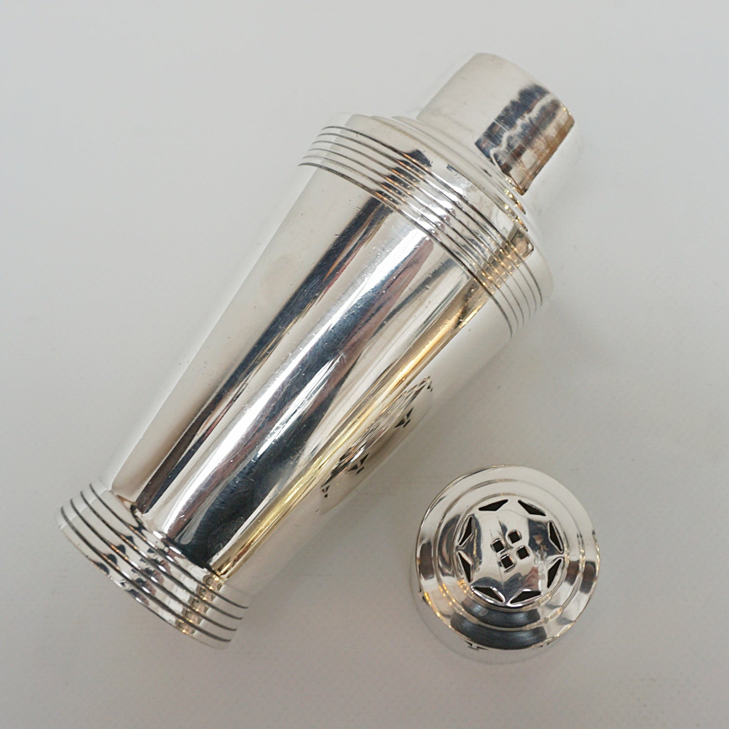 Keith Murray Designed Vintage Art Deco Sugar Sifter Retailed by Mappin & Webb - Jeroen Markies Art Deco