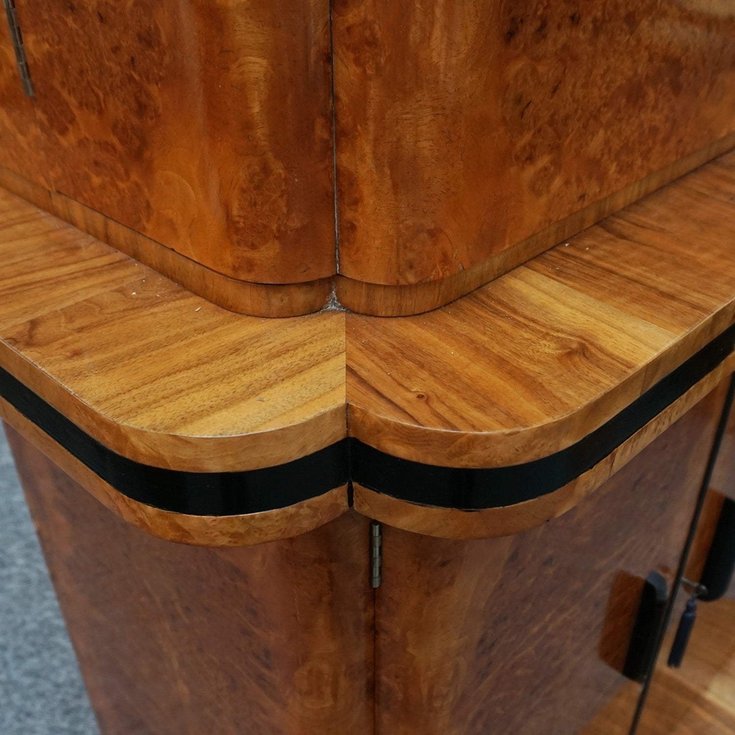 Harry & Lou Epstein Burr Walnut Cocktail Cabinet-Vintage Art Deco Cocktail Bars - Jeroen Markies Art Deco