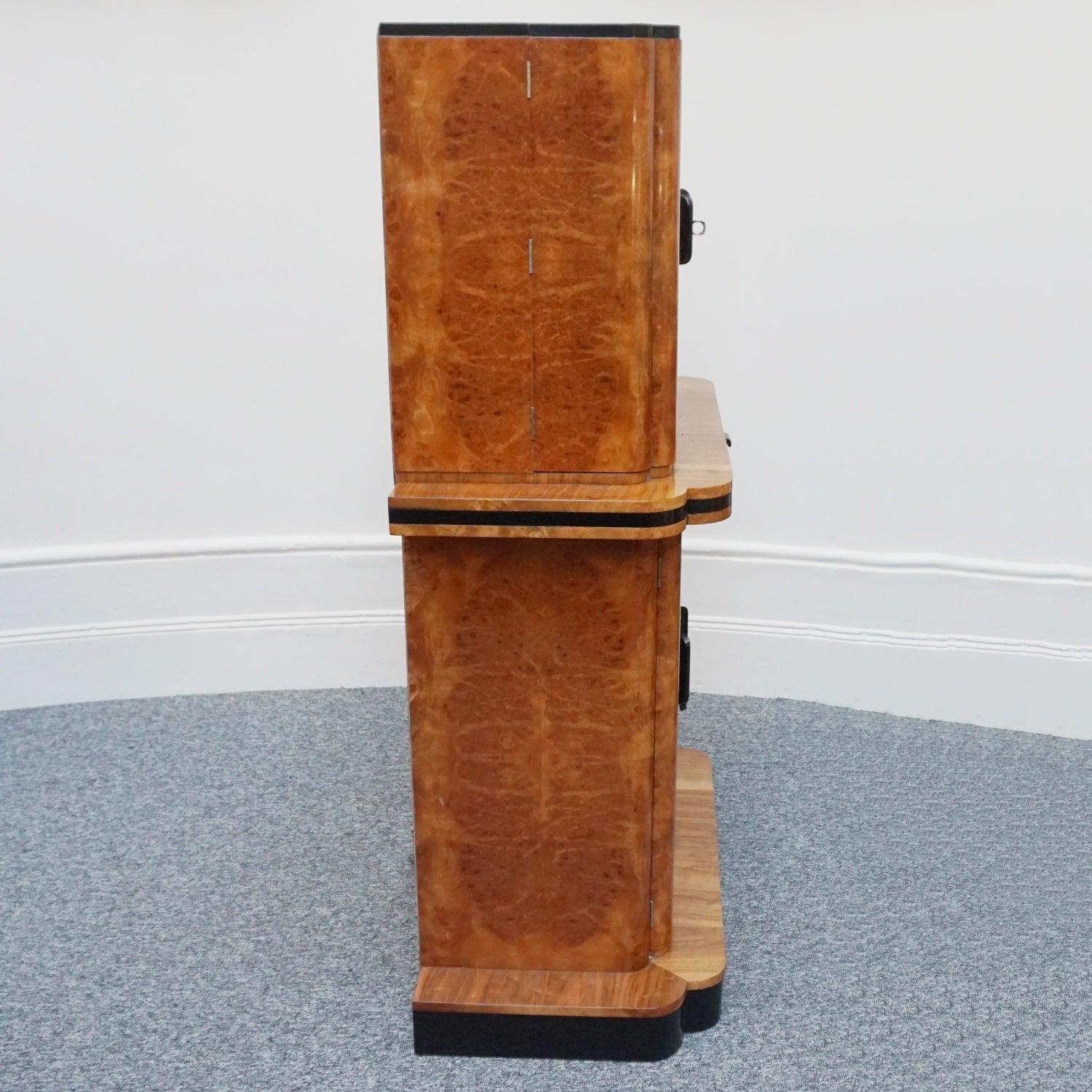 Harry & Lou Epstein Burr Walnut Cocktail Cabinet-Vintage Art Deco Cocktail Bars - Jeroen Markies Art Deco