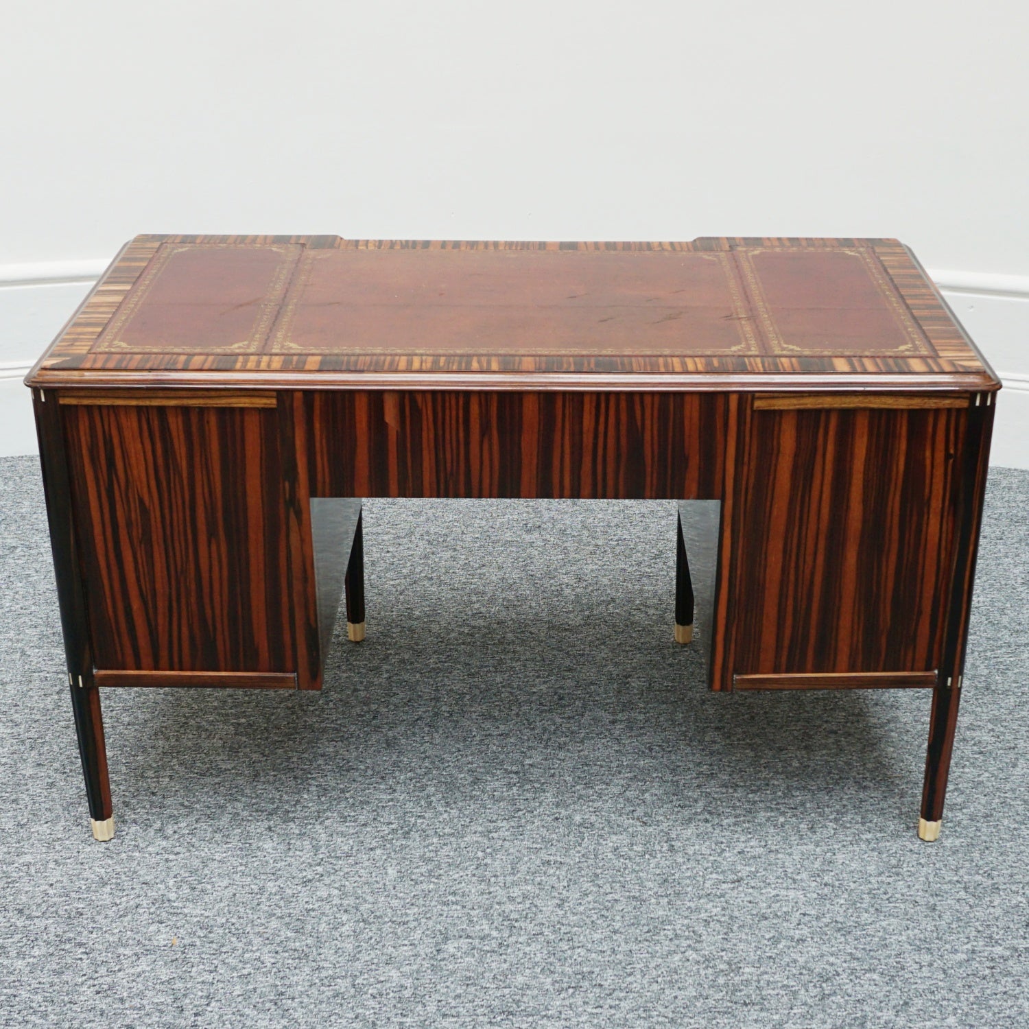 An Art Deco Desk in the manner of Emile Jacques Ruhlmann - Jeroen Markies Art Deco