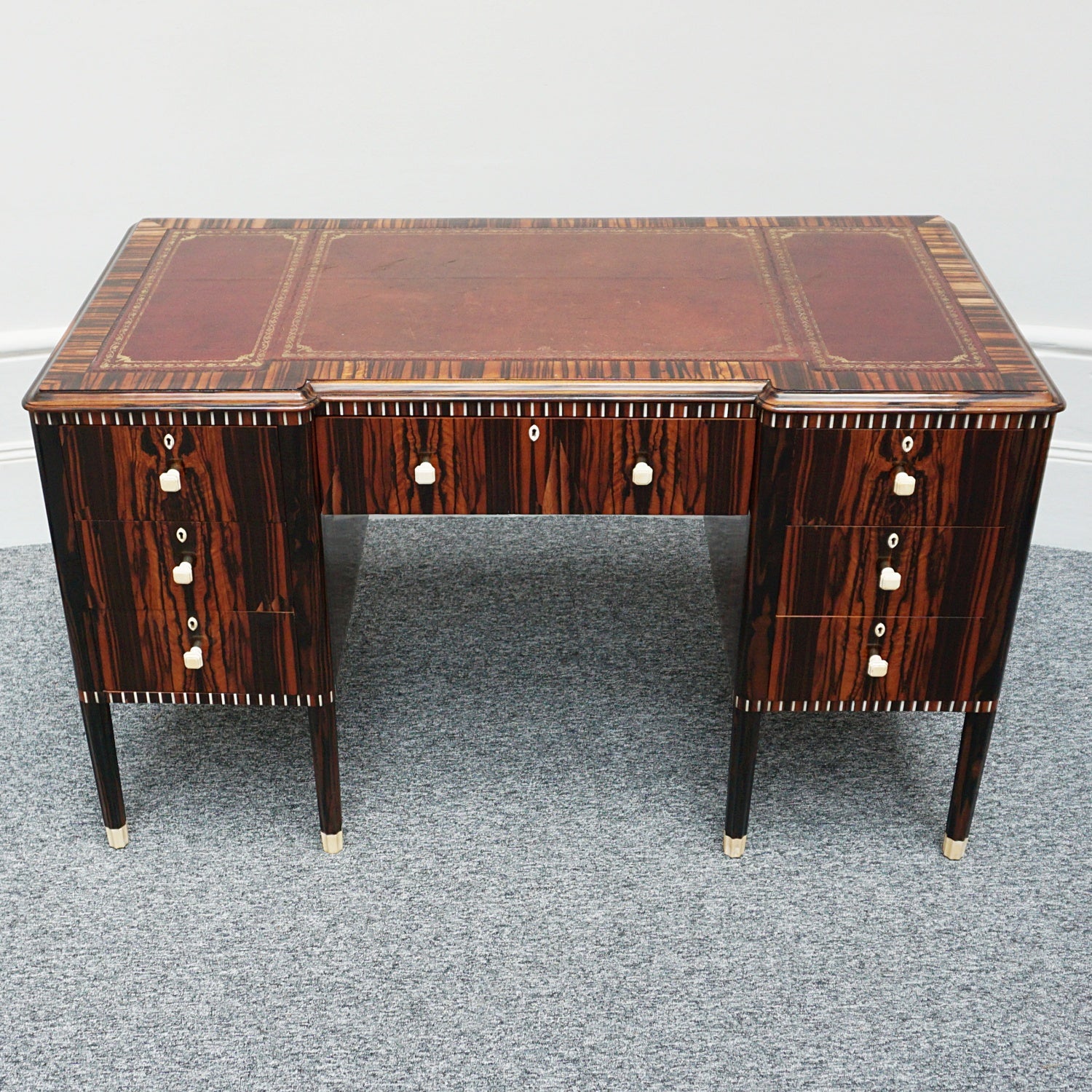 An Art Deco Desk in the manner of Emile Jacques Ruhlmann - Jeroen Markies Art Deco