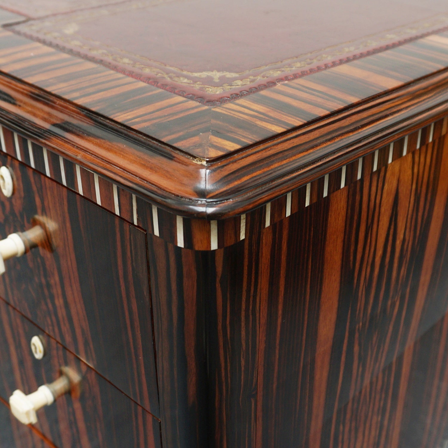 An Art Deco Desk in the manner of Emile Jacques Ruhlmann - Jeroen Markies Art Deco