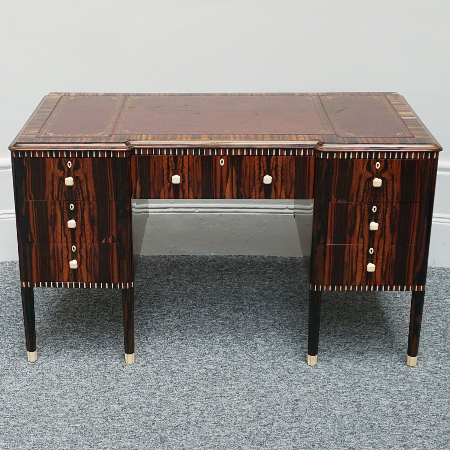An Art Deco Desk in the manner of Emile Jacques Ruhlmann - Jeroen Markies Art Deco