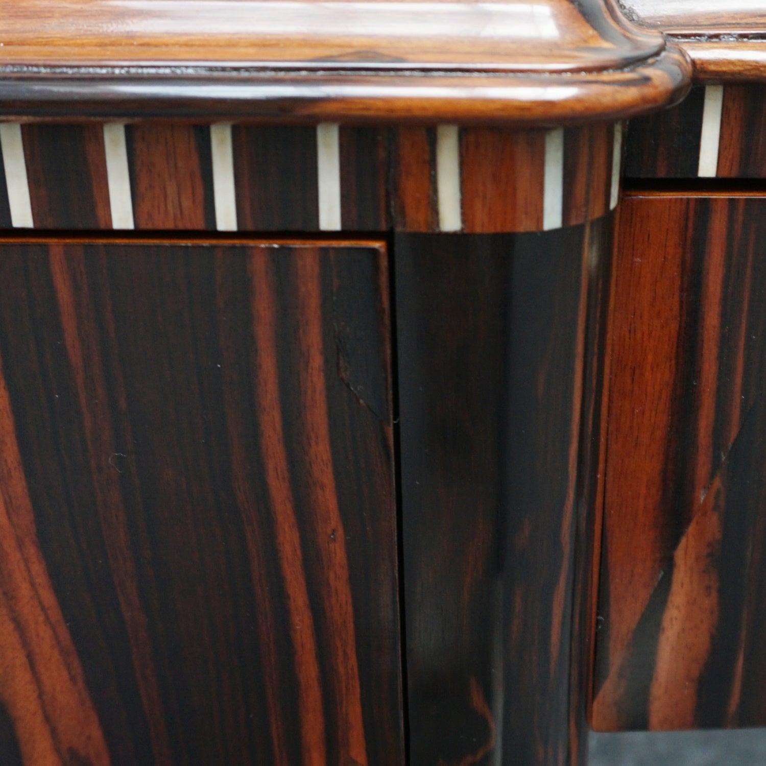 An Art Deco Desk in the manner of Emile Jacques Ruhlmann - Jeroen Markies Art Deco