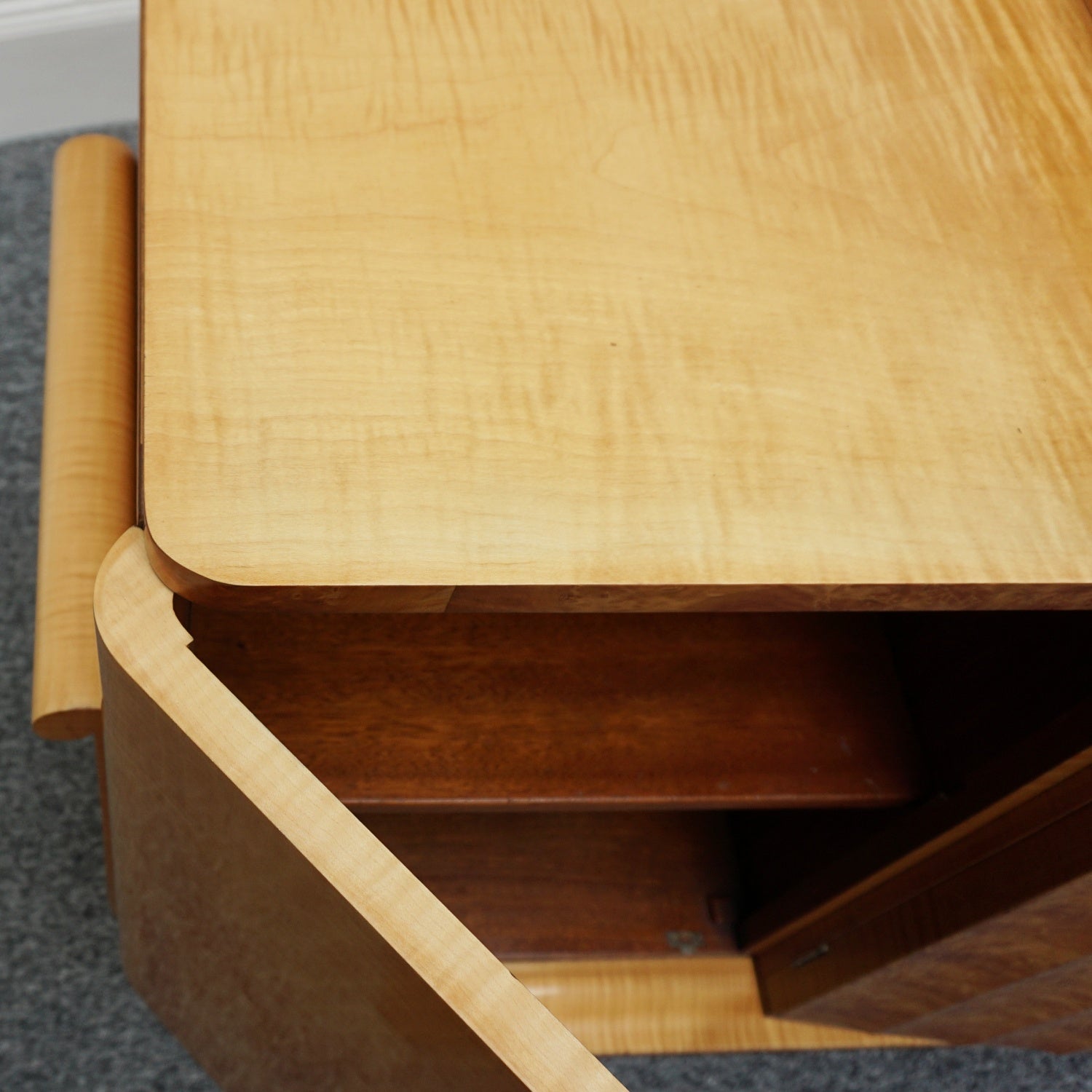 Art Deco Sideboard by Harry & Lou Epstein English, Circa 1935 - Jeroen Markies Art Deco
