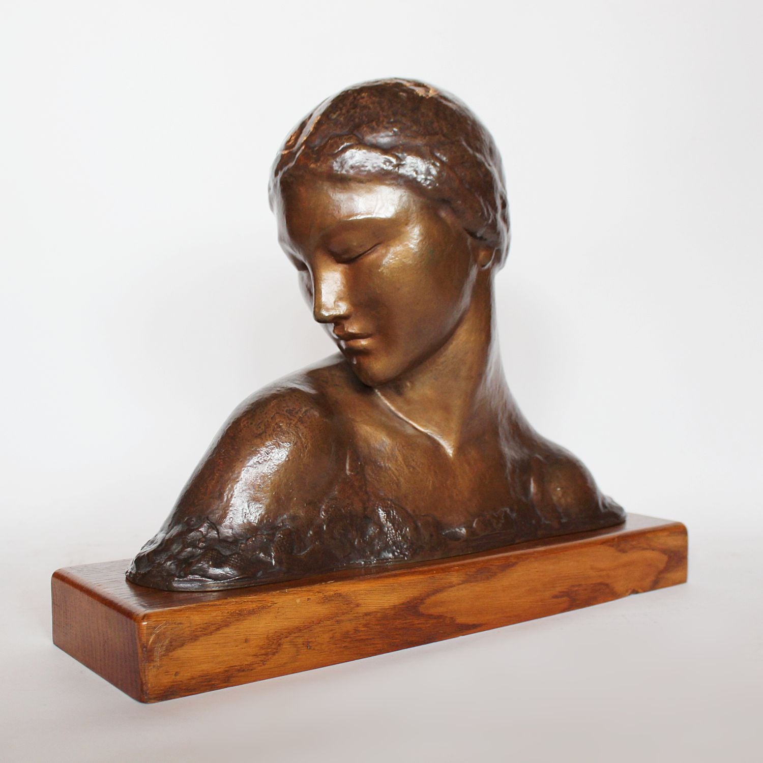Amadeo Gennarelli Art Deco bronze bust of a young woman set over a wooden plinth at Jeroen Markies