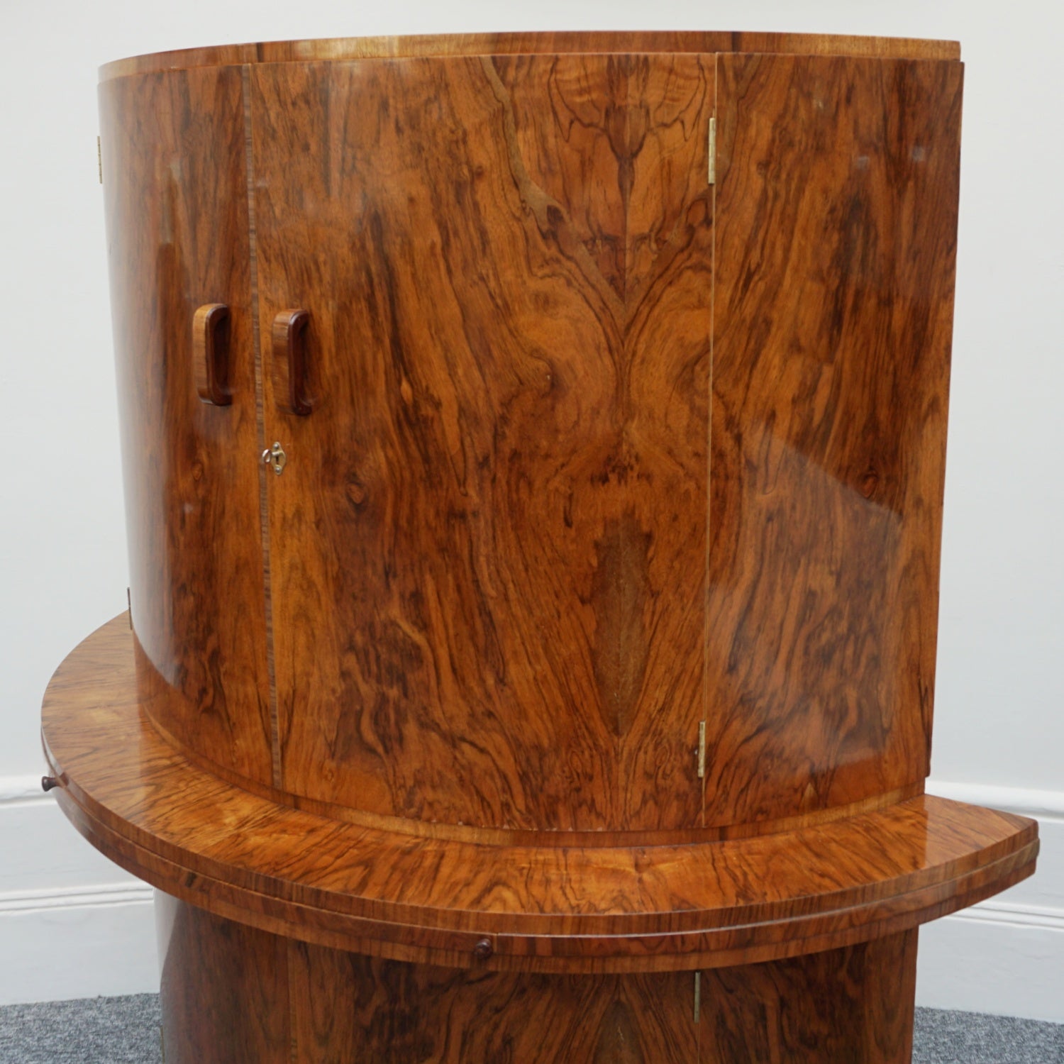 Art Deco Cocktail Cabinet.by Gold Feather Products Circa 1930 - Jeroen Markies Art Deco