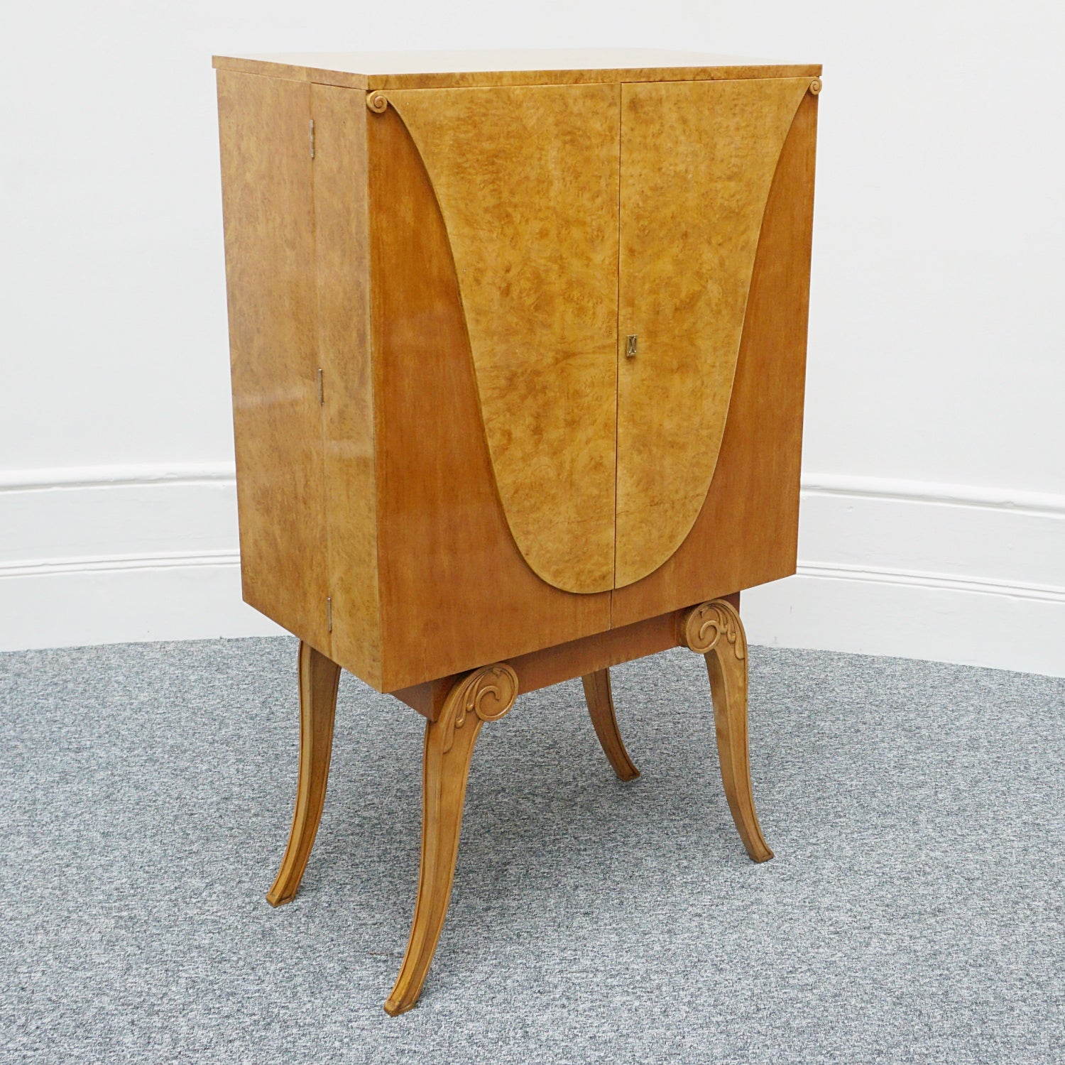 An Original Art Deco Cocktail Cabinet/Drinks Bar by Salamon J Hille Furnire Company - Jeroen Markies Art Deco